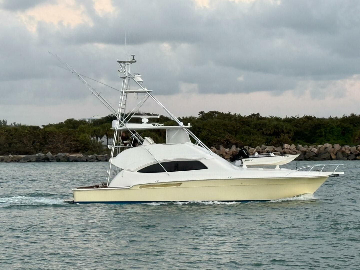 2004 Bertram Convertible 570 for Sale in Fort Pierce, Florida Flybridge