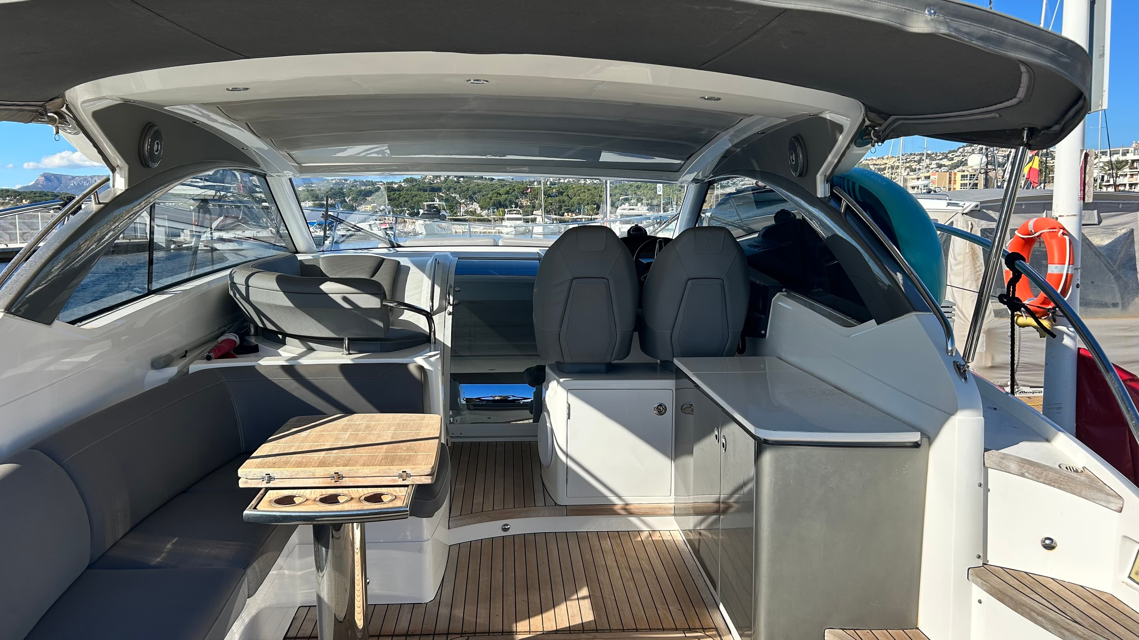 2018 Princess Yachts V40 in vendita a Teulada, ES Express Cruiser 2