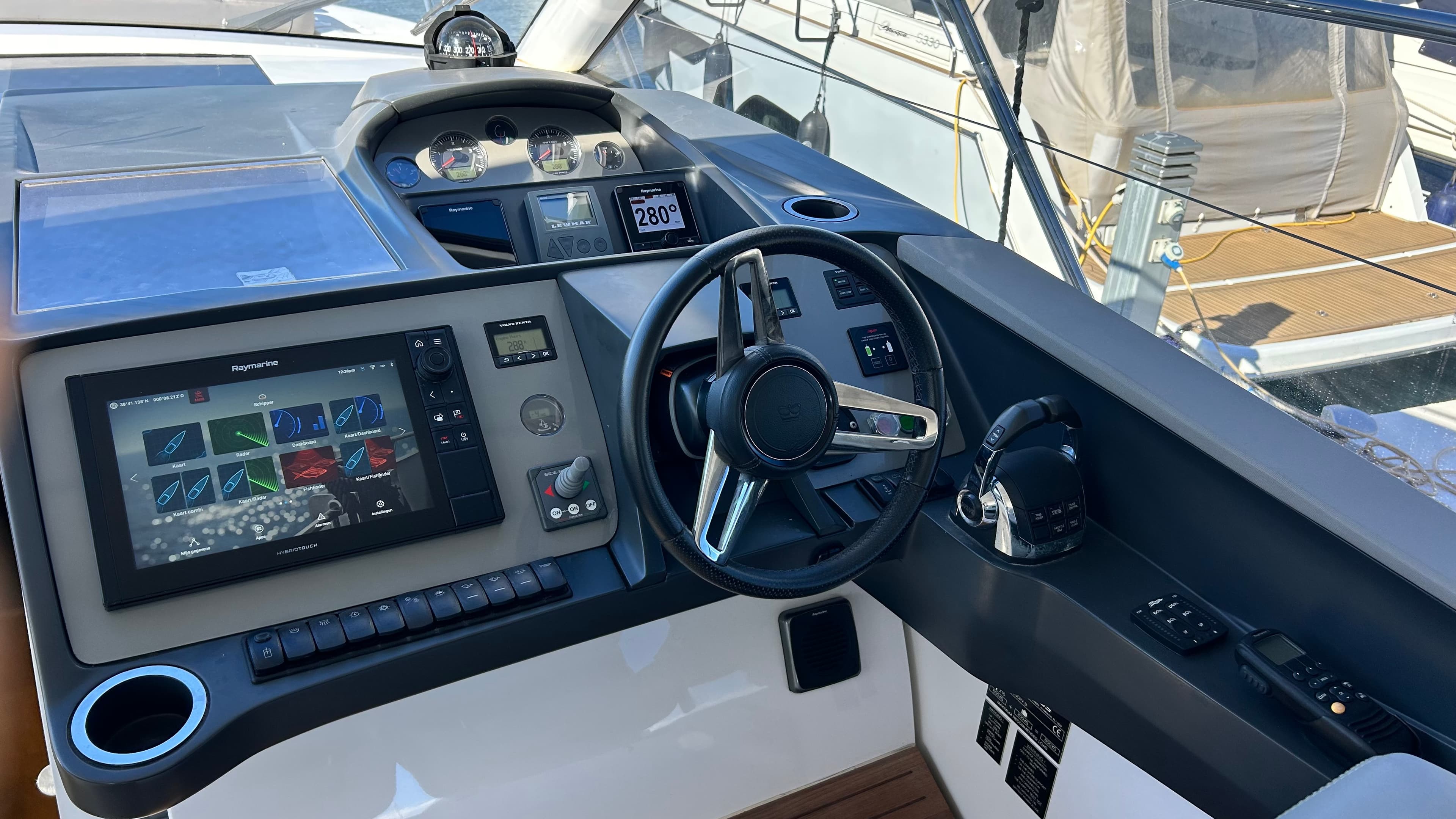 2018 Princess Yachts V40 in vendita a Teulada, ES Express Cruiser 5
