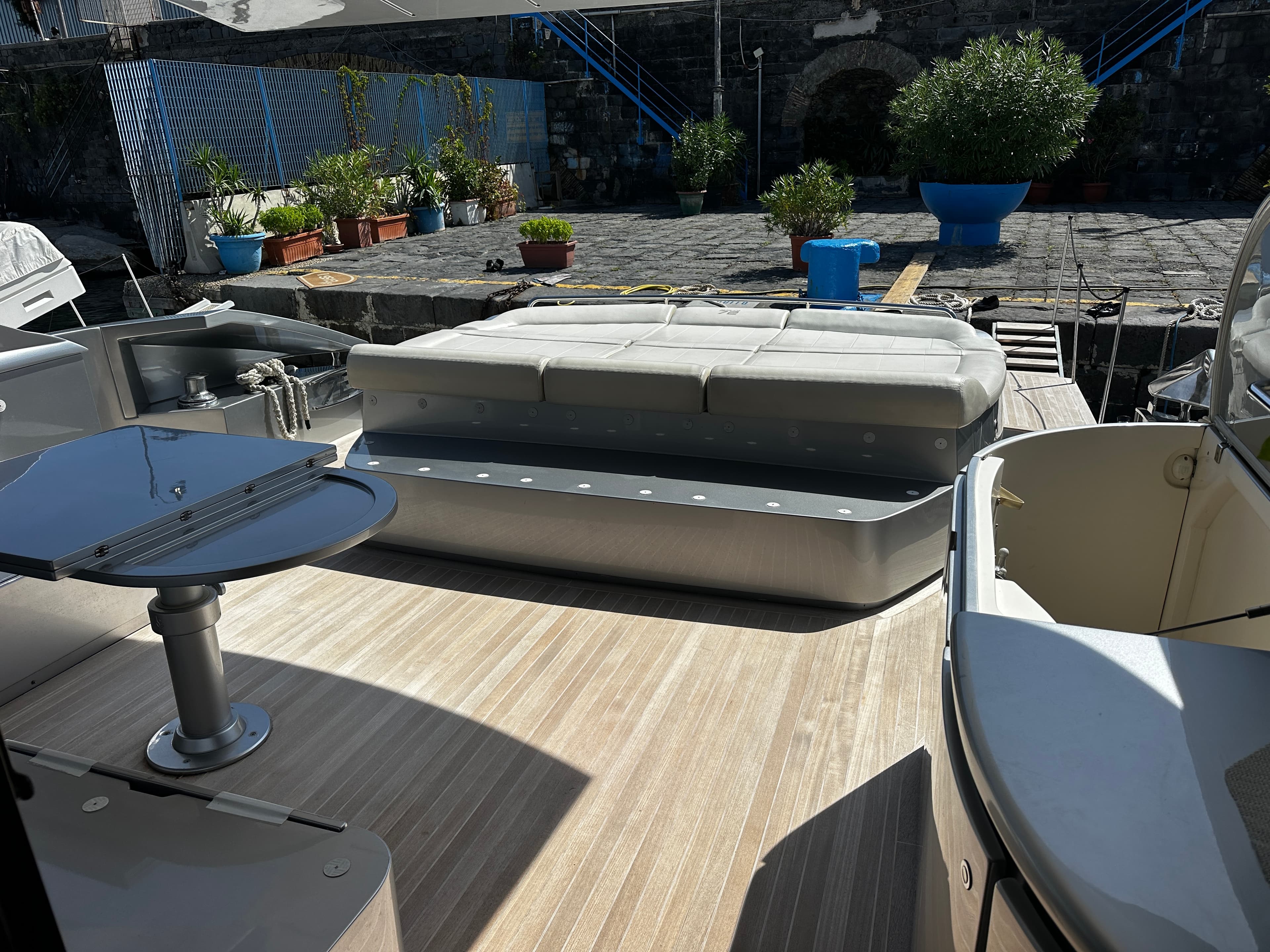 2009 Pershing 72 in vendita a Naples, IT Motor Yacht 2