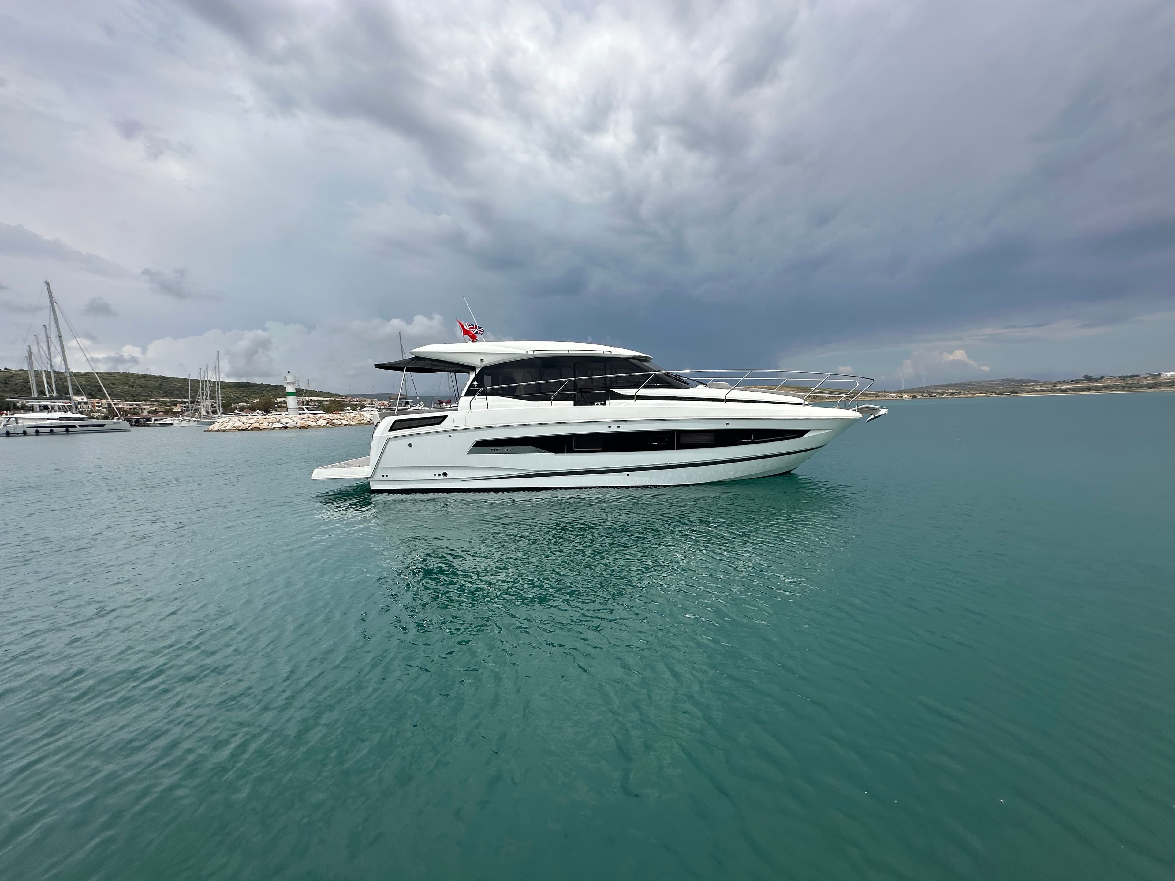 2023 Jeanneau NC 37 te koop in Çeşme, TR Express Cruiser