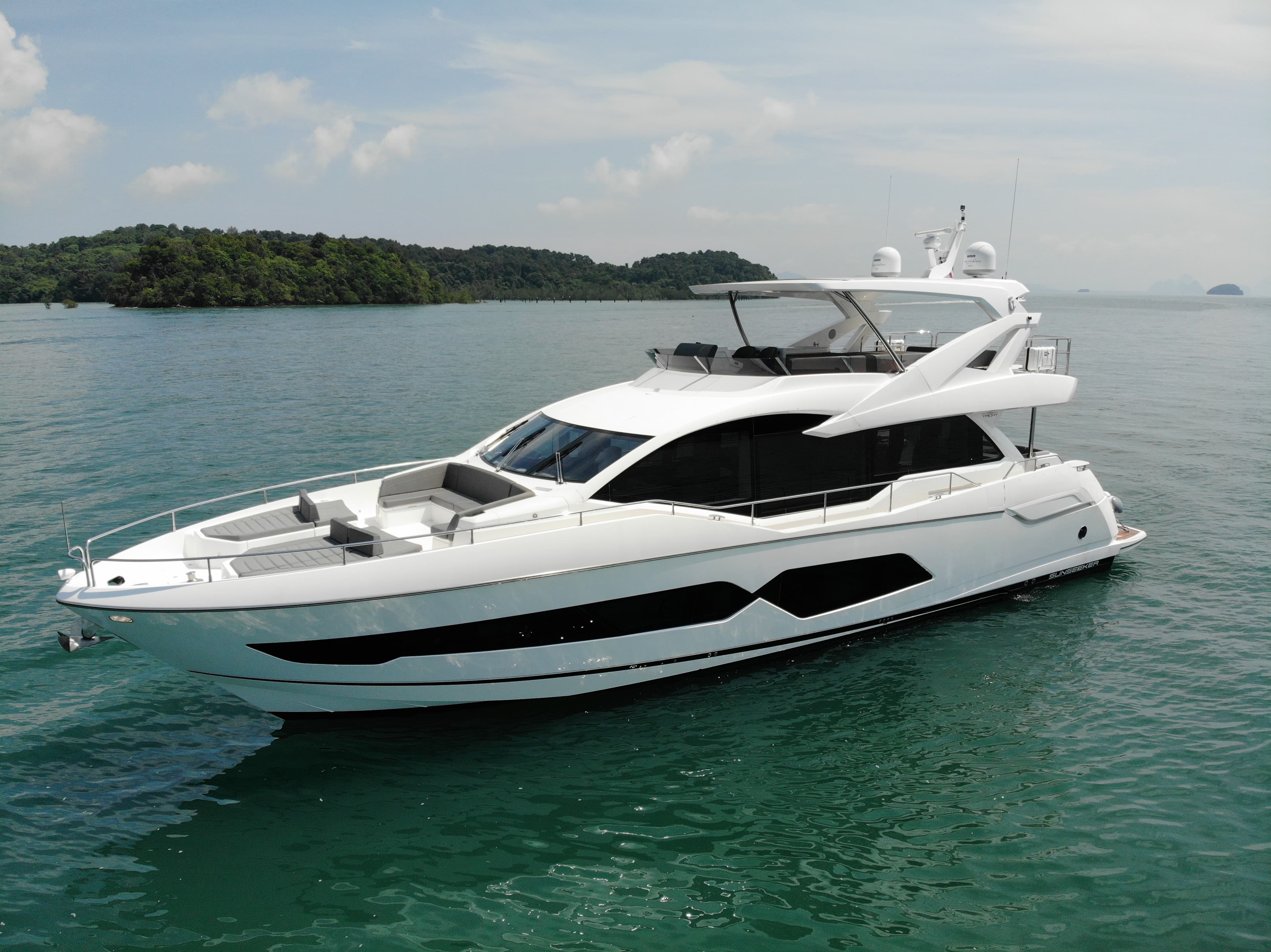 2020 Sunseeker 76 Yacht for Sale in Phuket, TH Flybridge