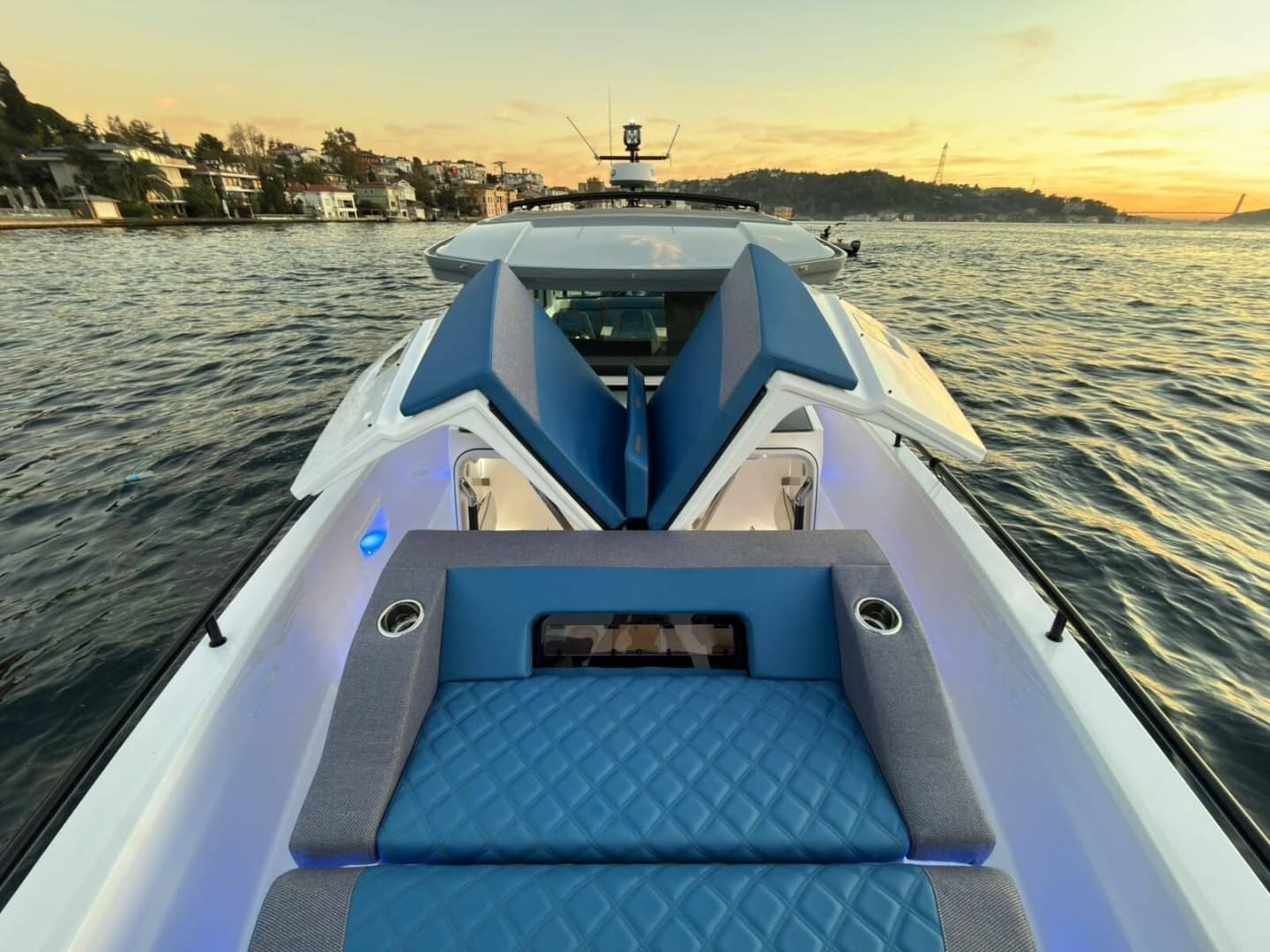 2026 Axopar 37 XC Cross Cabin zum Verkauf in Istambul, TR Center Console 4
