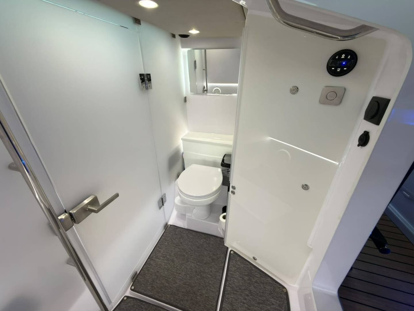2026 Axopar 37 XC Cross Cabin for Sale in Istambul, TR Center Console 5
