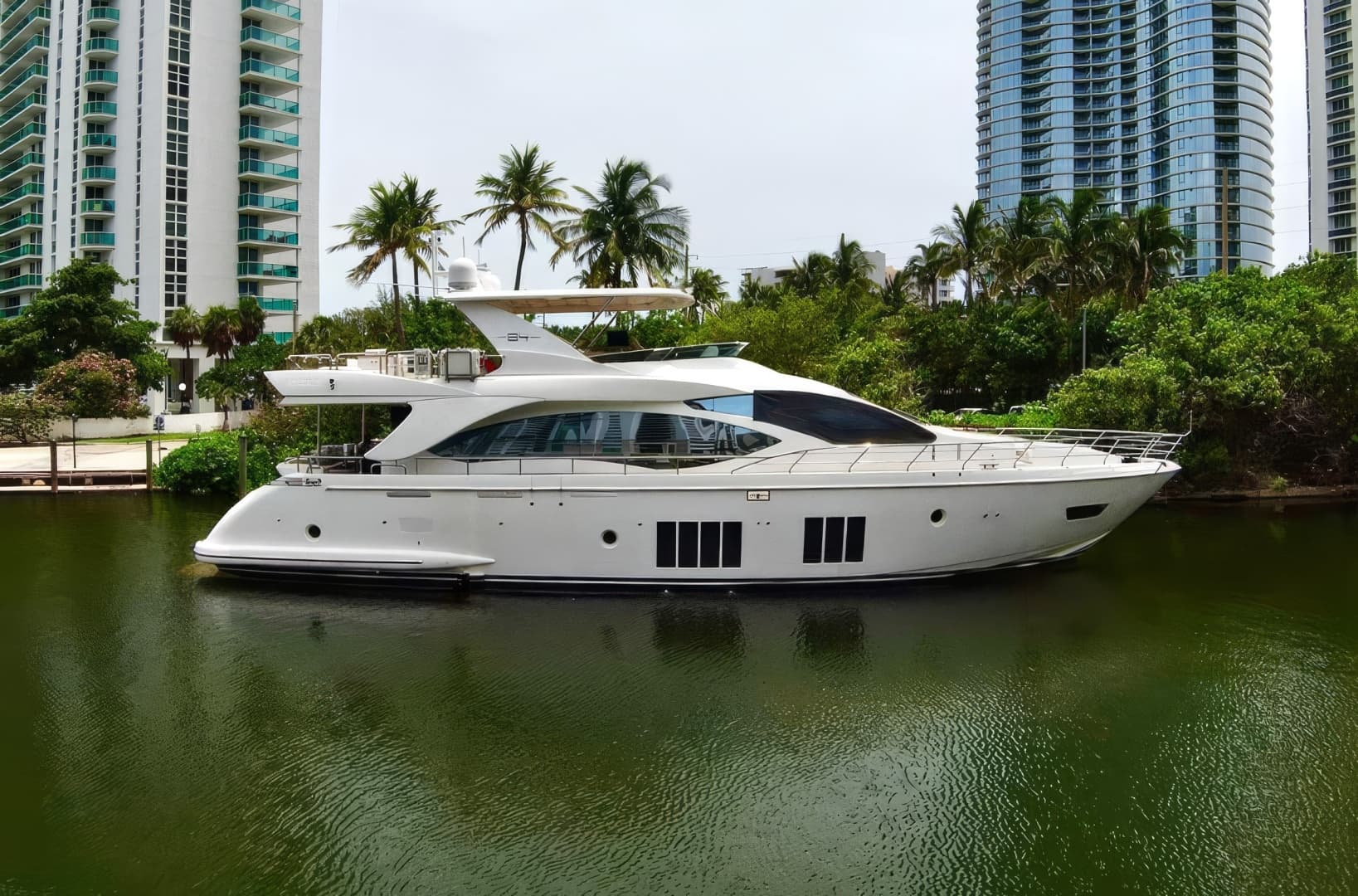 2015 Azimut 84 ausgestellt in Miami, Florida Motor Yacht