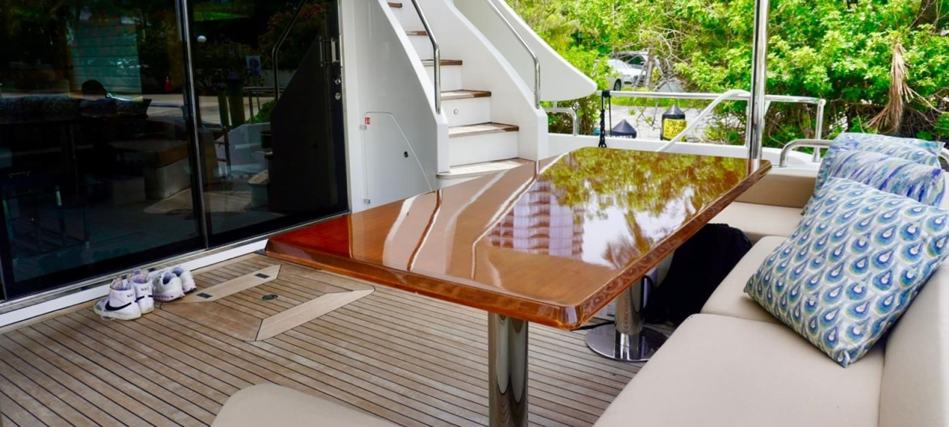 2015 Azimut 84 ausgestellt in Miami, Florida Motor Yacht 3
