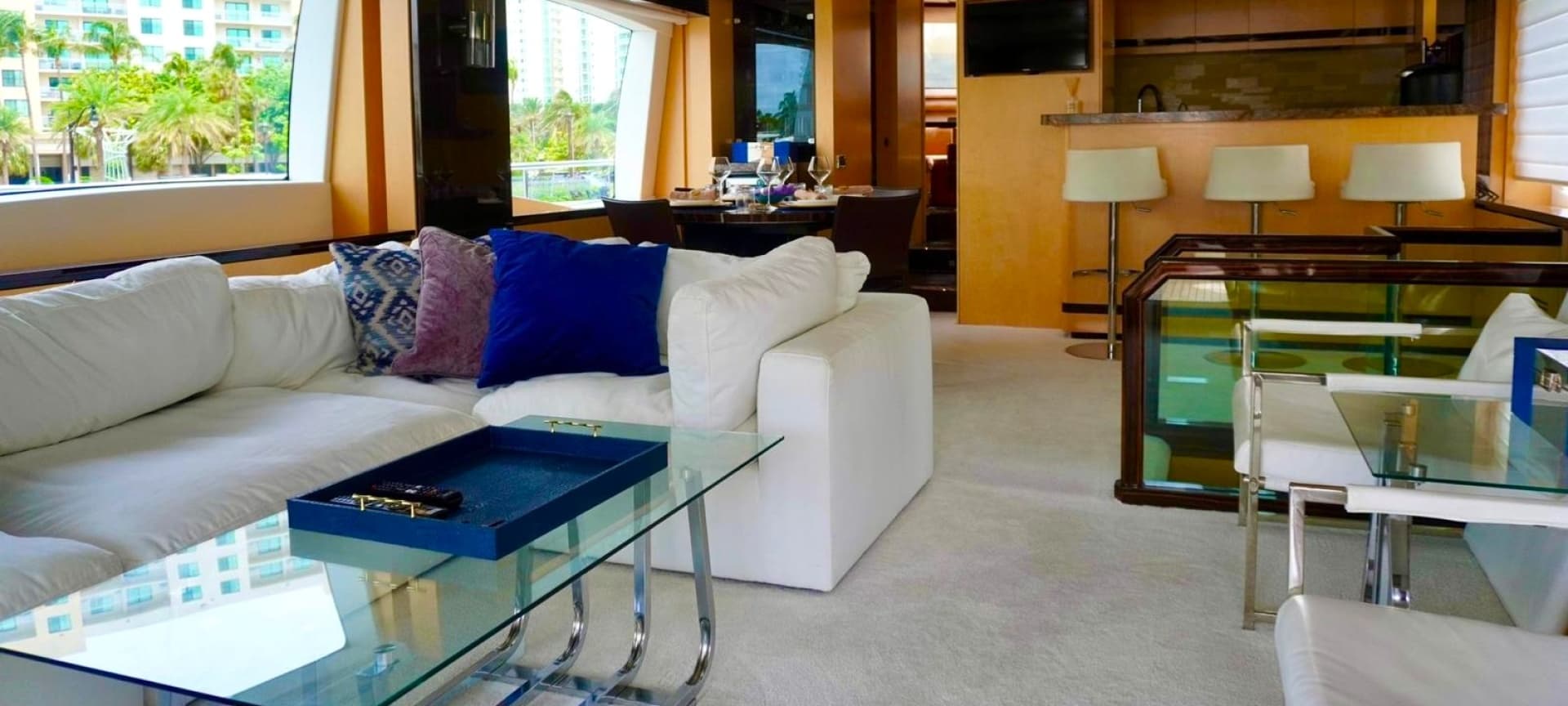 2015 Azimut 84 ausgestellt in Miami, Florida Motor Yacht 4