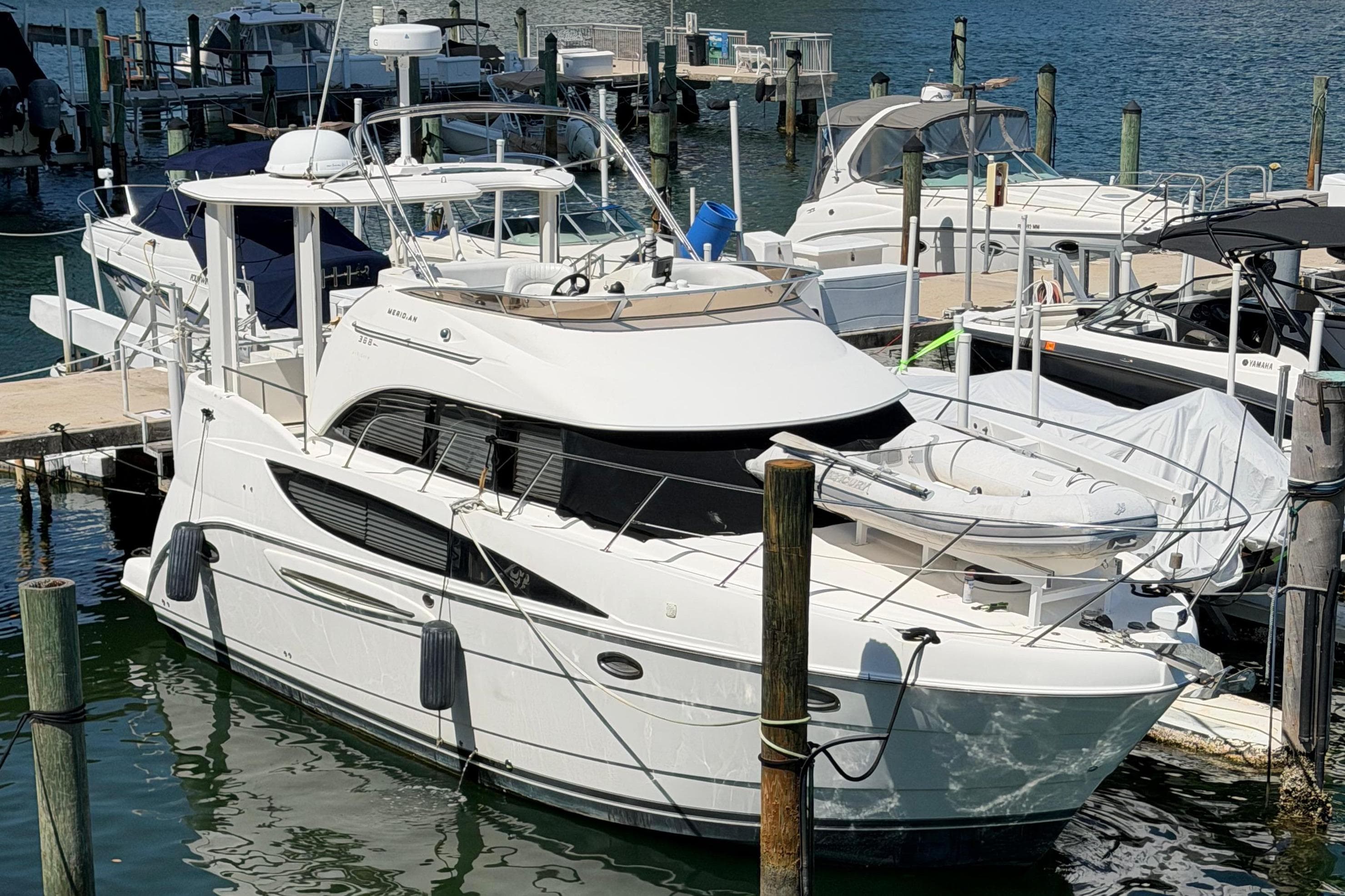 2005 Meridian 368 Motor Yacht zum Verkauf in Aventura, Florida Aft Cabin 3