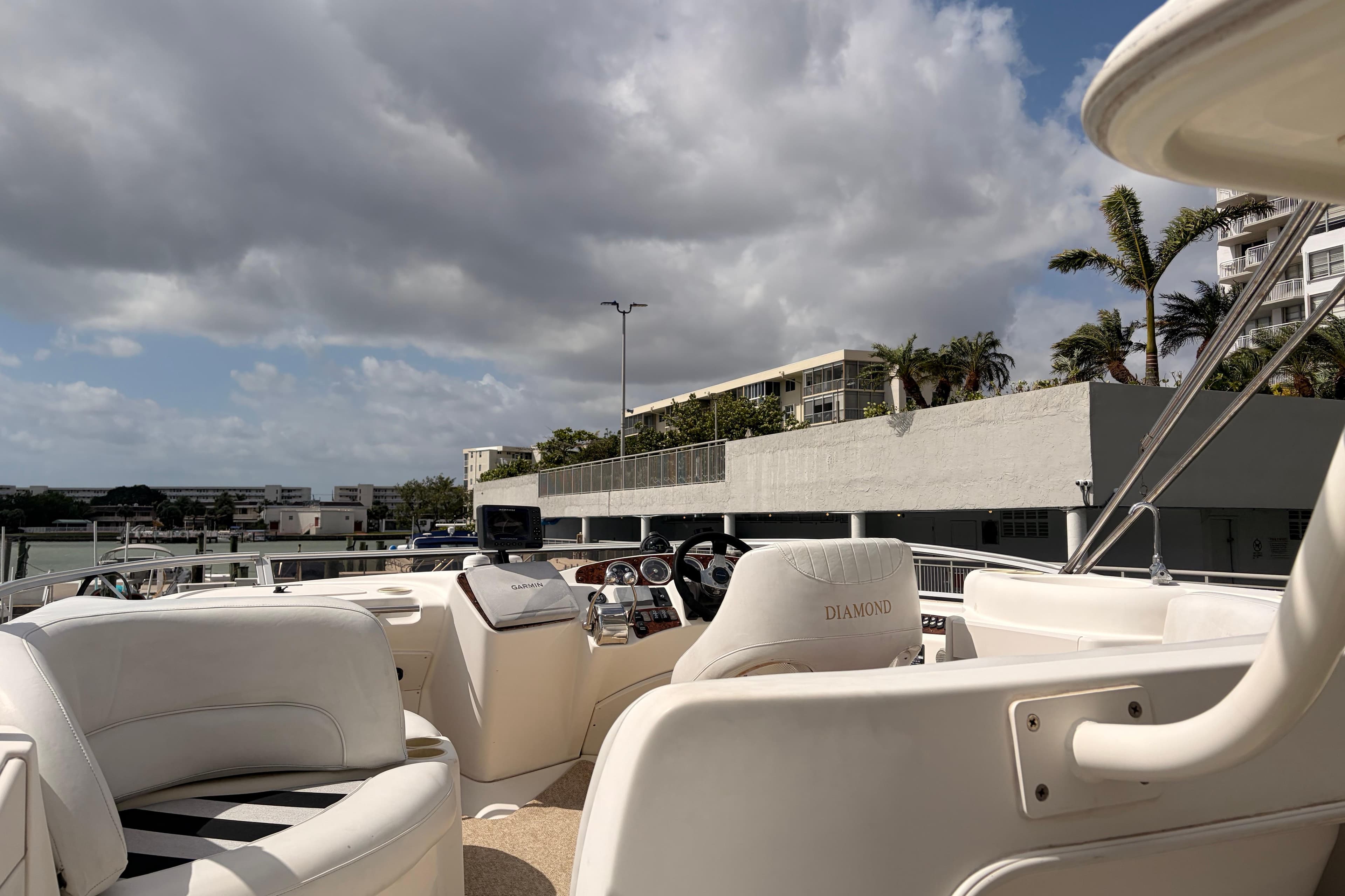 2005 Meridian 368 Motor Yacht zum Verkauf in Aventura, Florida Aft Cabin 4