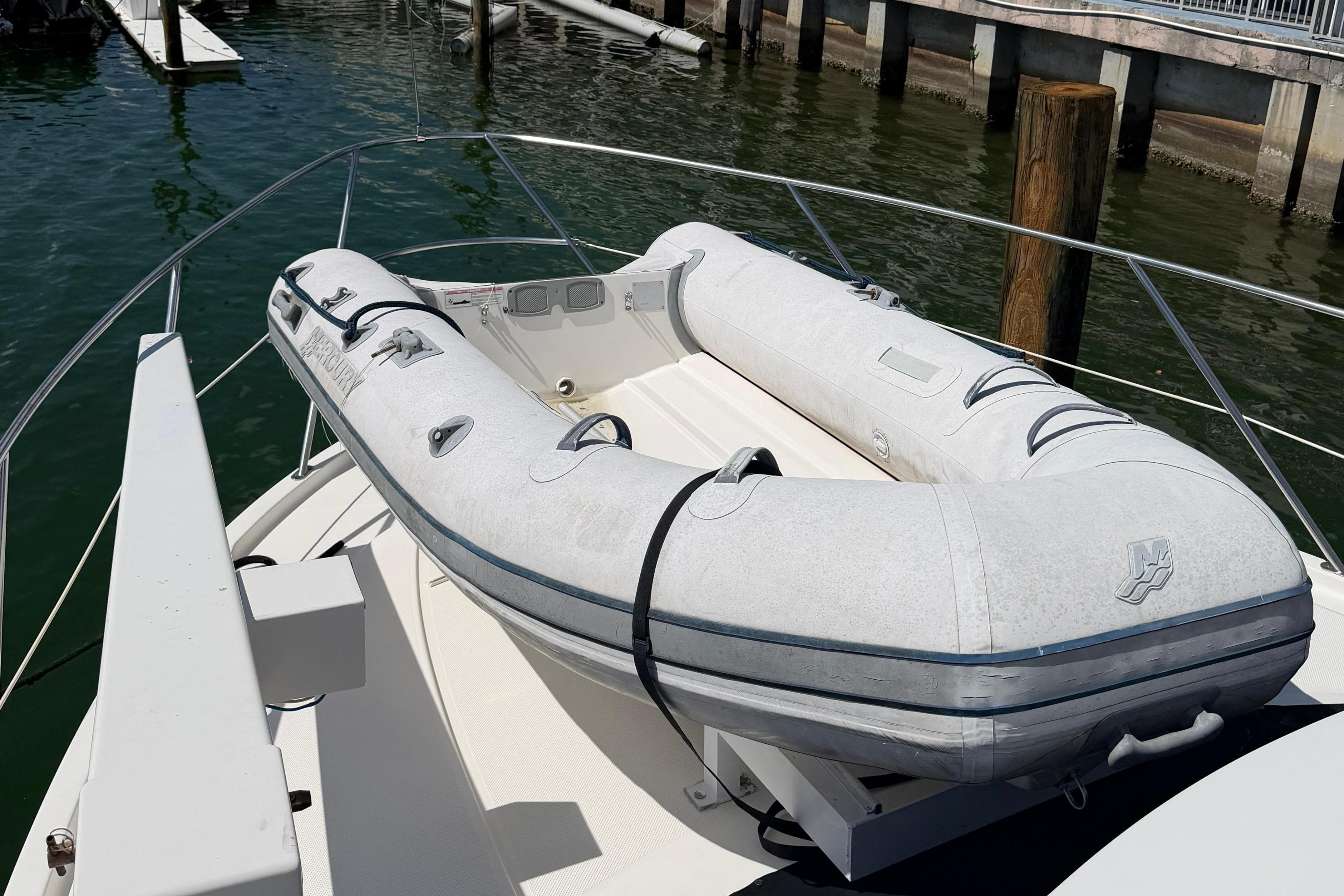 2005 Meridian 368 Motor Yacht for Sale in Aventura, Florida Aft Cabin 4