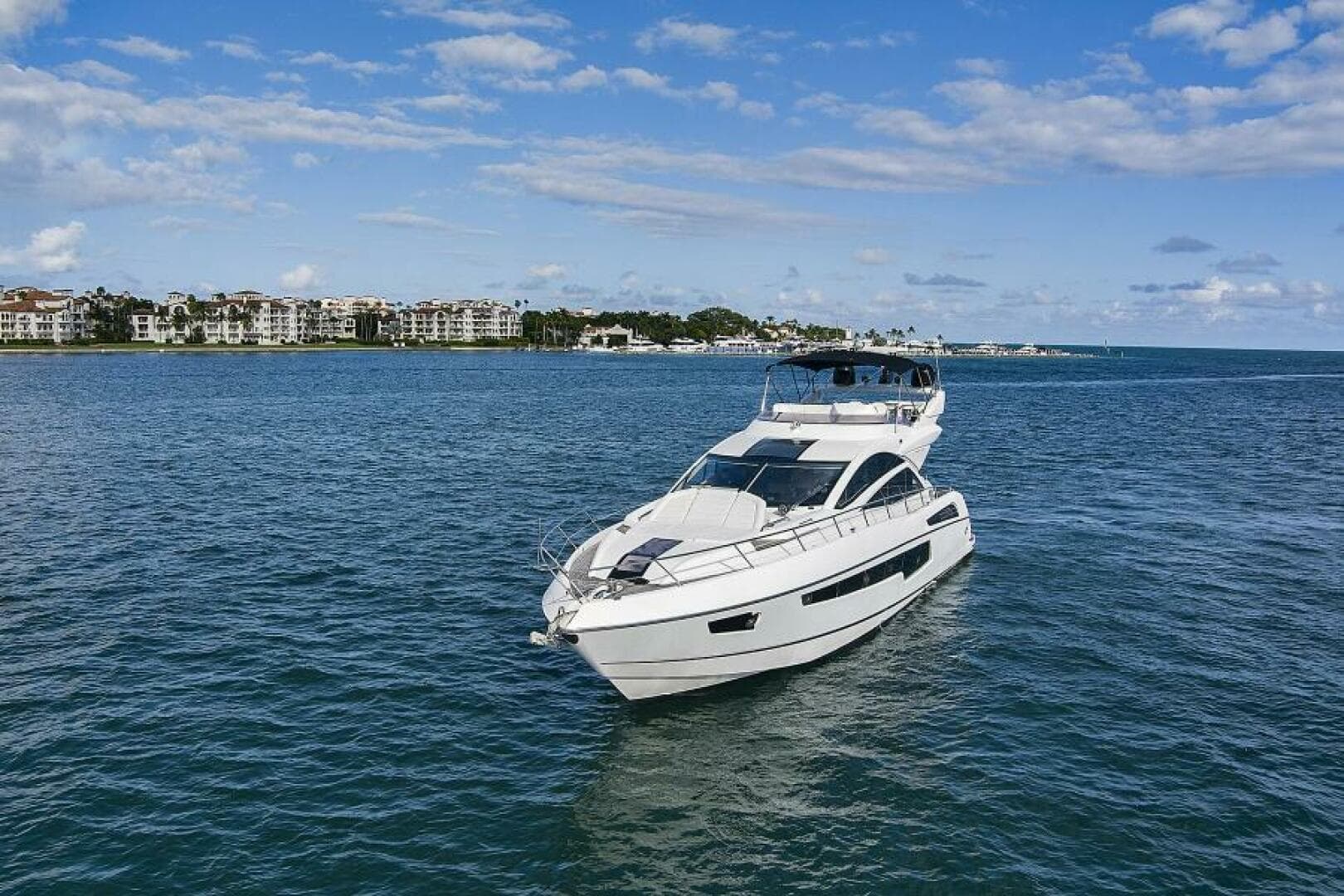 2015 Sunseeker 68 Sport Yacht a la venta en Miami Beach, Florida Express Cruiser 4