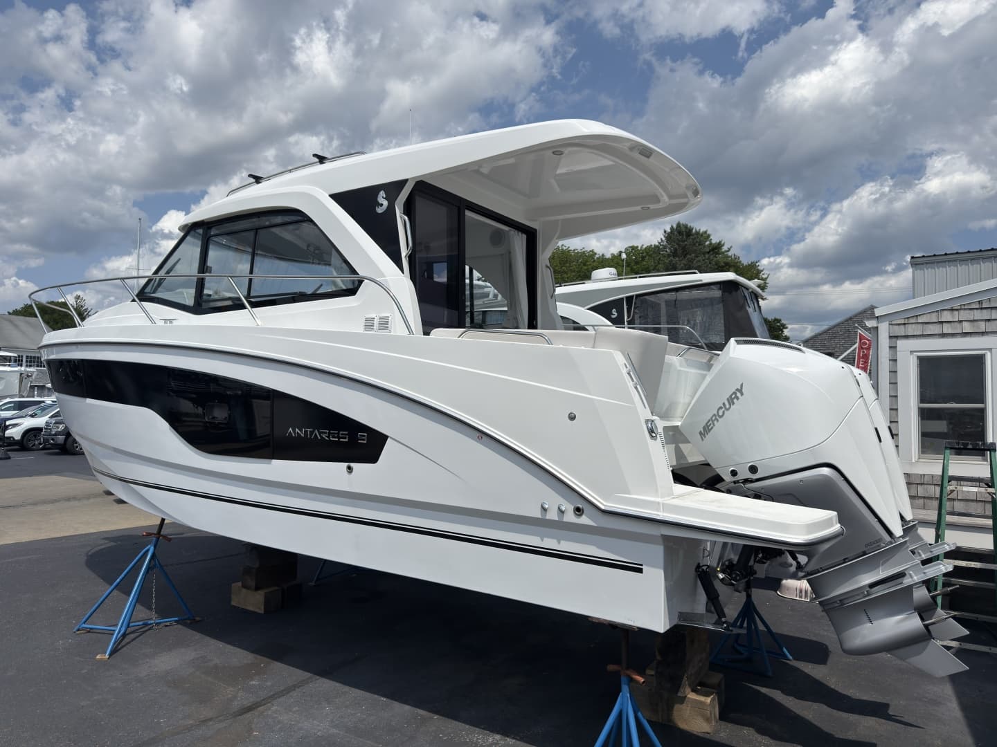 2027 Beneteau Antares 9 a la venta en South Dartmouth, Massachusetts Express Cruiser 3