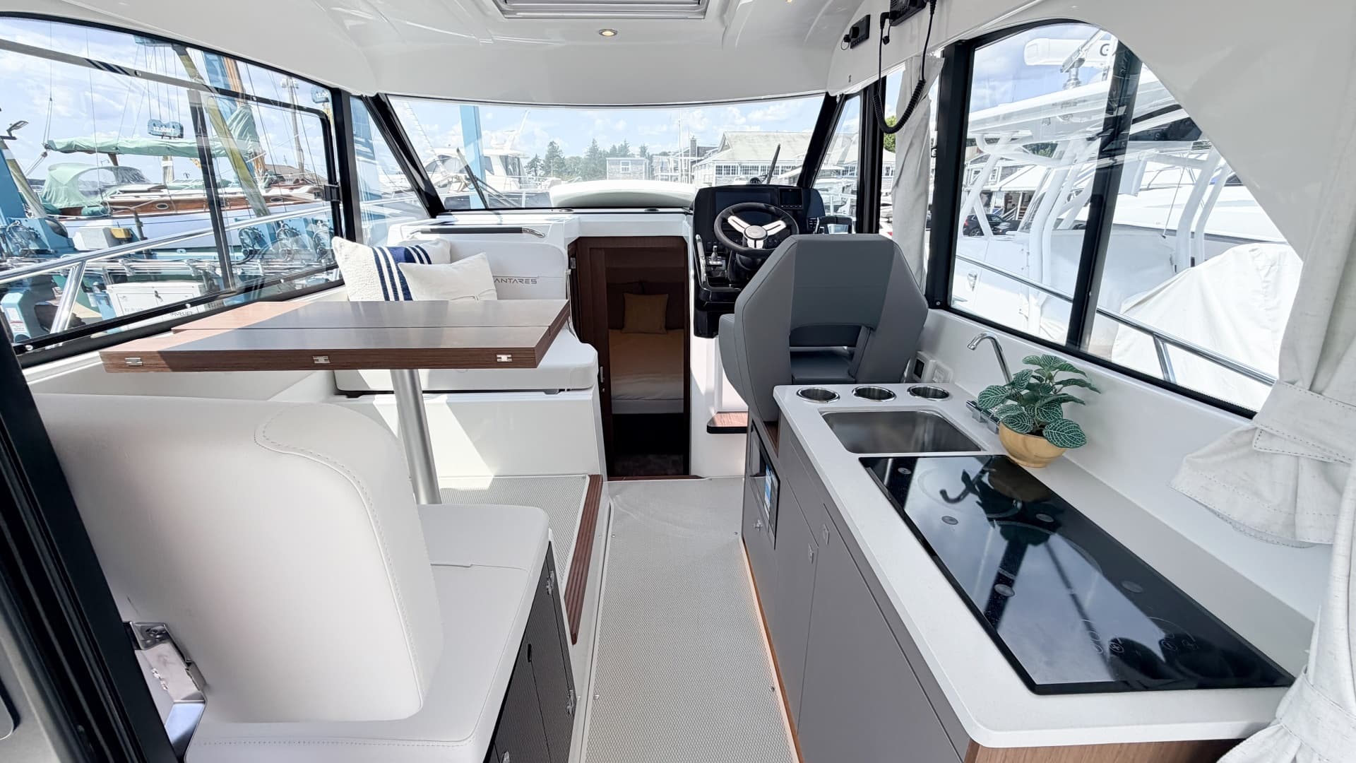 2027 Beneteau Antares 9 a la venta en South Dartmouth, Massachusetts Express Cruiser 5