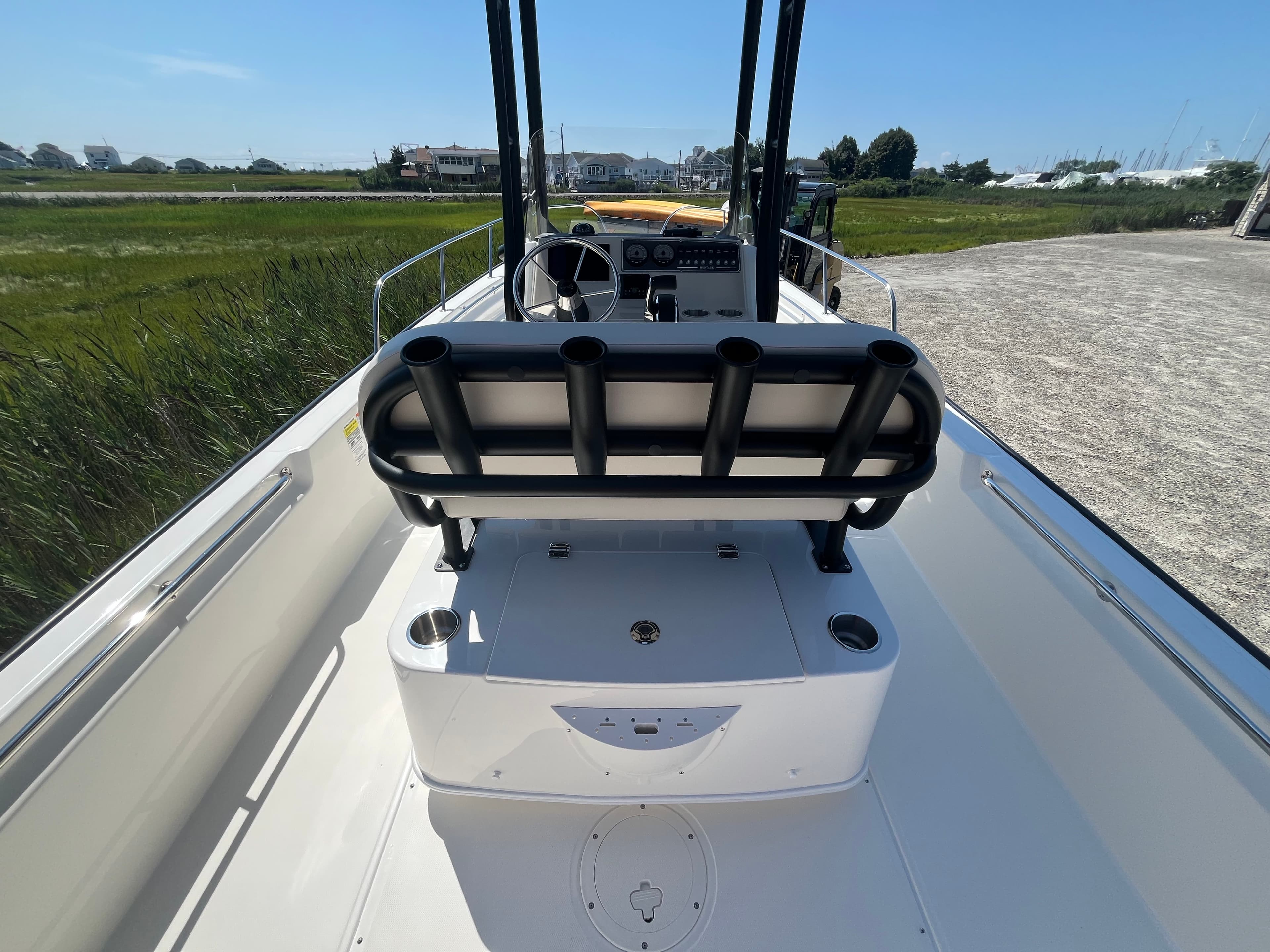 2027 Boston Whaler 210 Montauk zum Verkauf in Westbrook, Connecticut Center Console 4