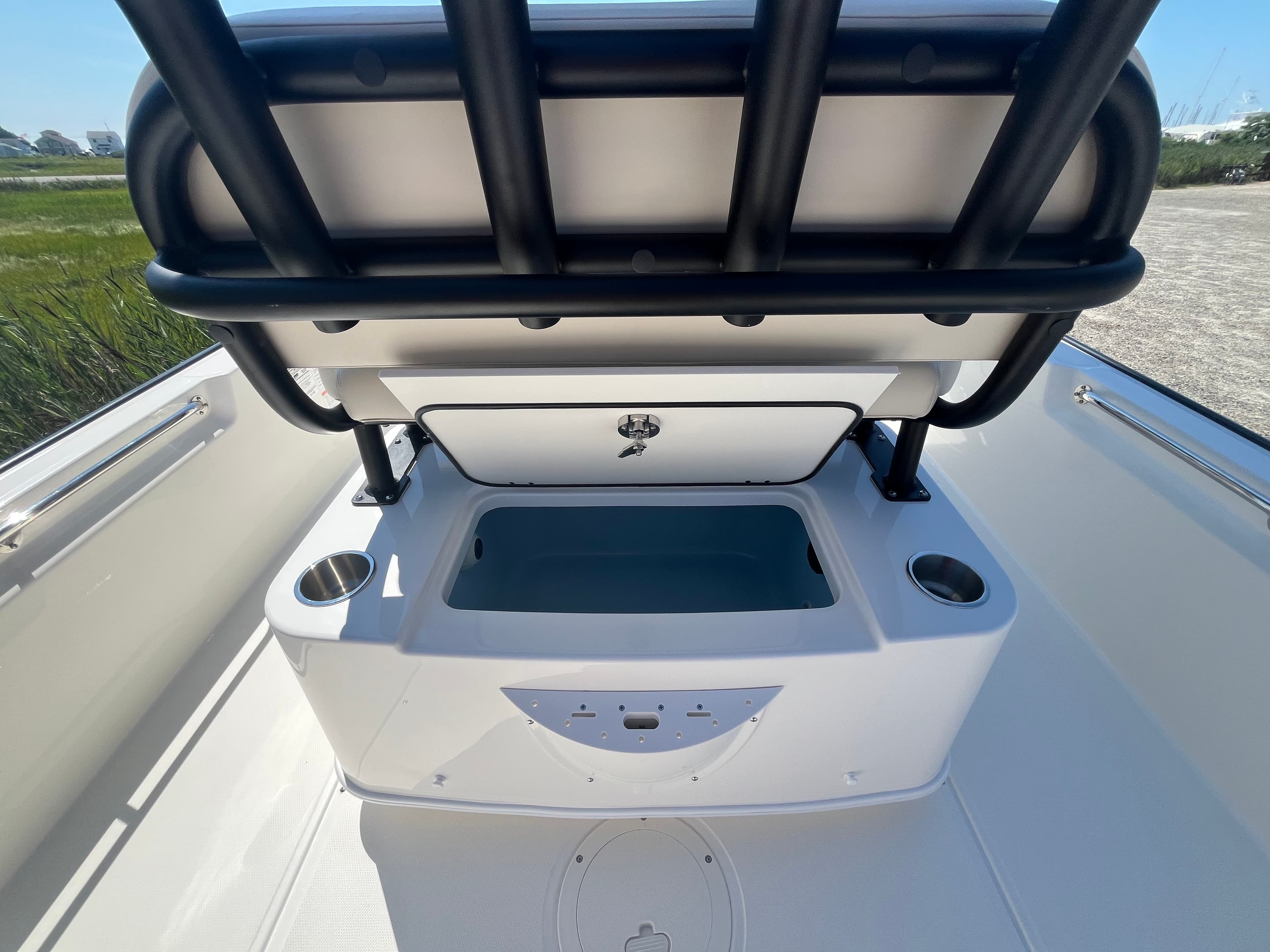 2027 Boston Whaler 210 Montauk zum Verkauf in Westbrook, Connecticut Center Console 5