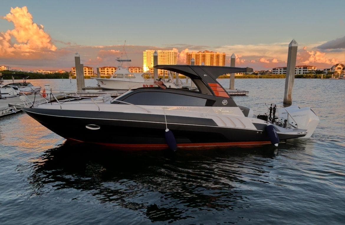 2025 Hanover Yachts 305 for Sale in Tampa, Florida Express Cruiser 3