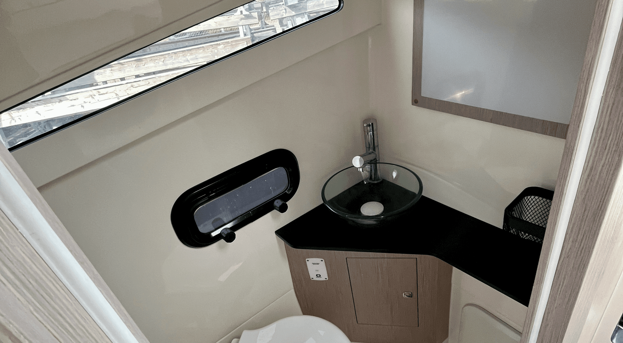 2023 Lomac GranTurismo 12.0 for Sale in Vannes, FR Center Console 4