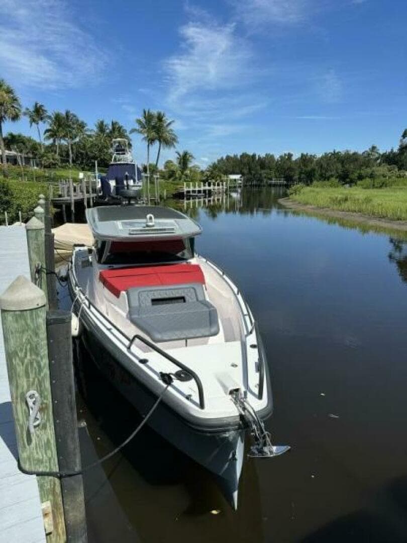 2021 Axopar 37 XC Cross Cabin zum Verkauf in Stuart, Florida Center Console 2