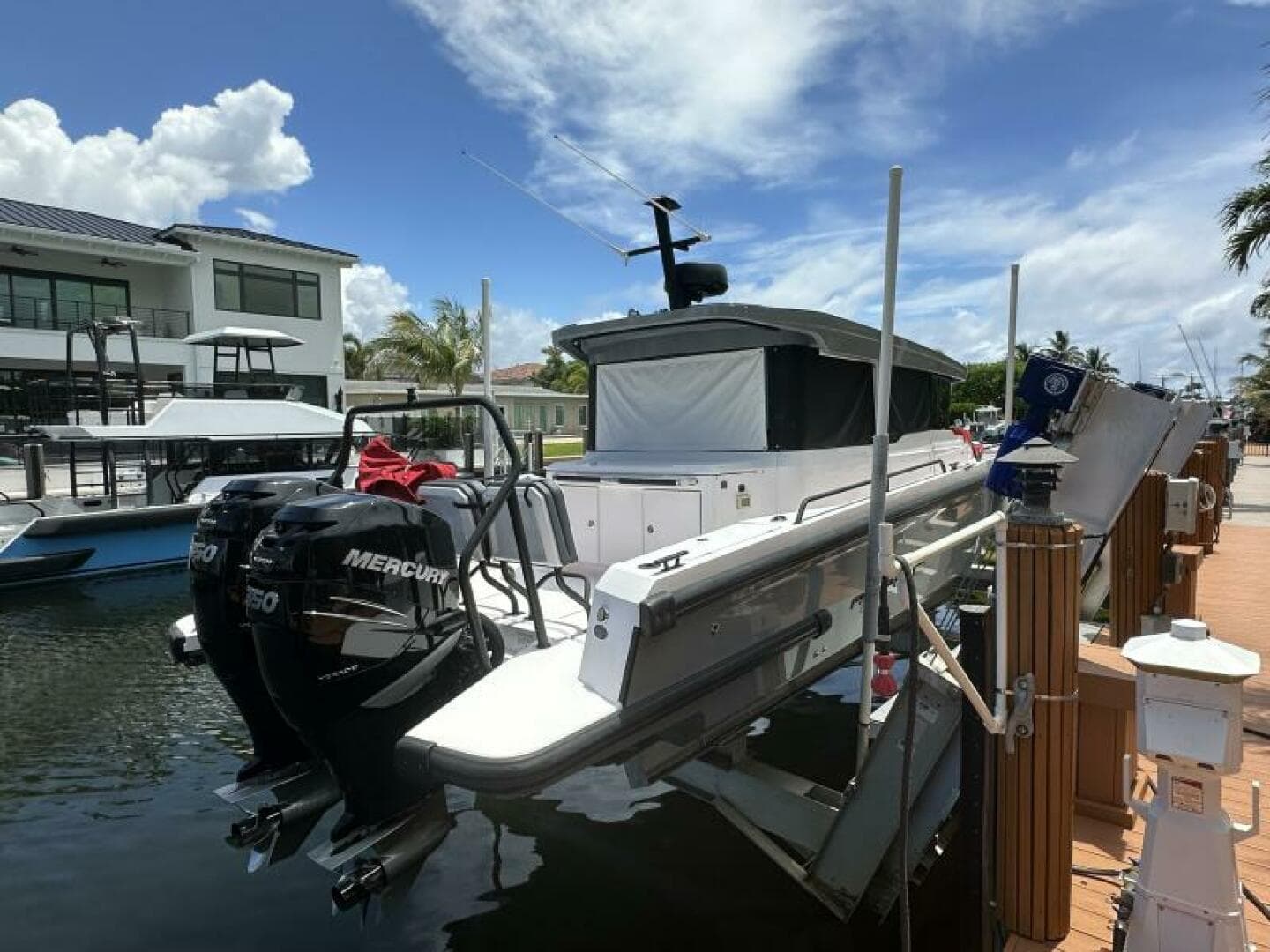 2021 Axopar 37 XC Cross Cabin zum Verkauf in Stuart, Florida Center Console 5