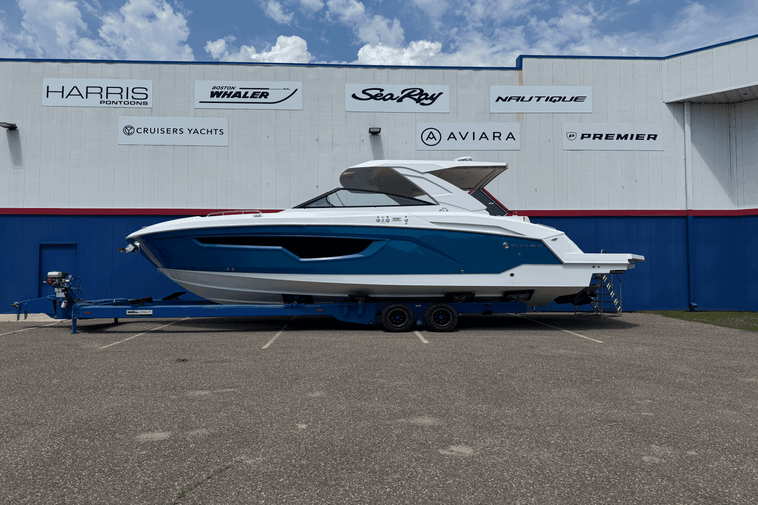 2026 Cruisers Yachts 34 GLS I/O for Sale in Excelsior, Minnesota Sport Cruiser 3