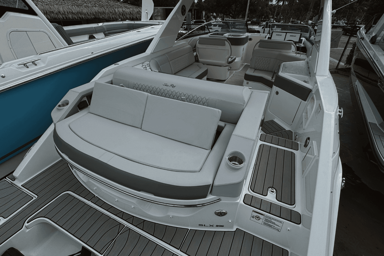 2026 Sea Ray SLX 310 Outboard in vendita a Jupiter, Florida Bowrider 3