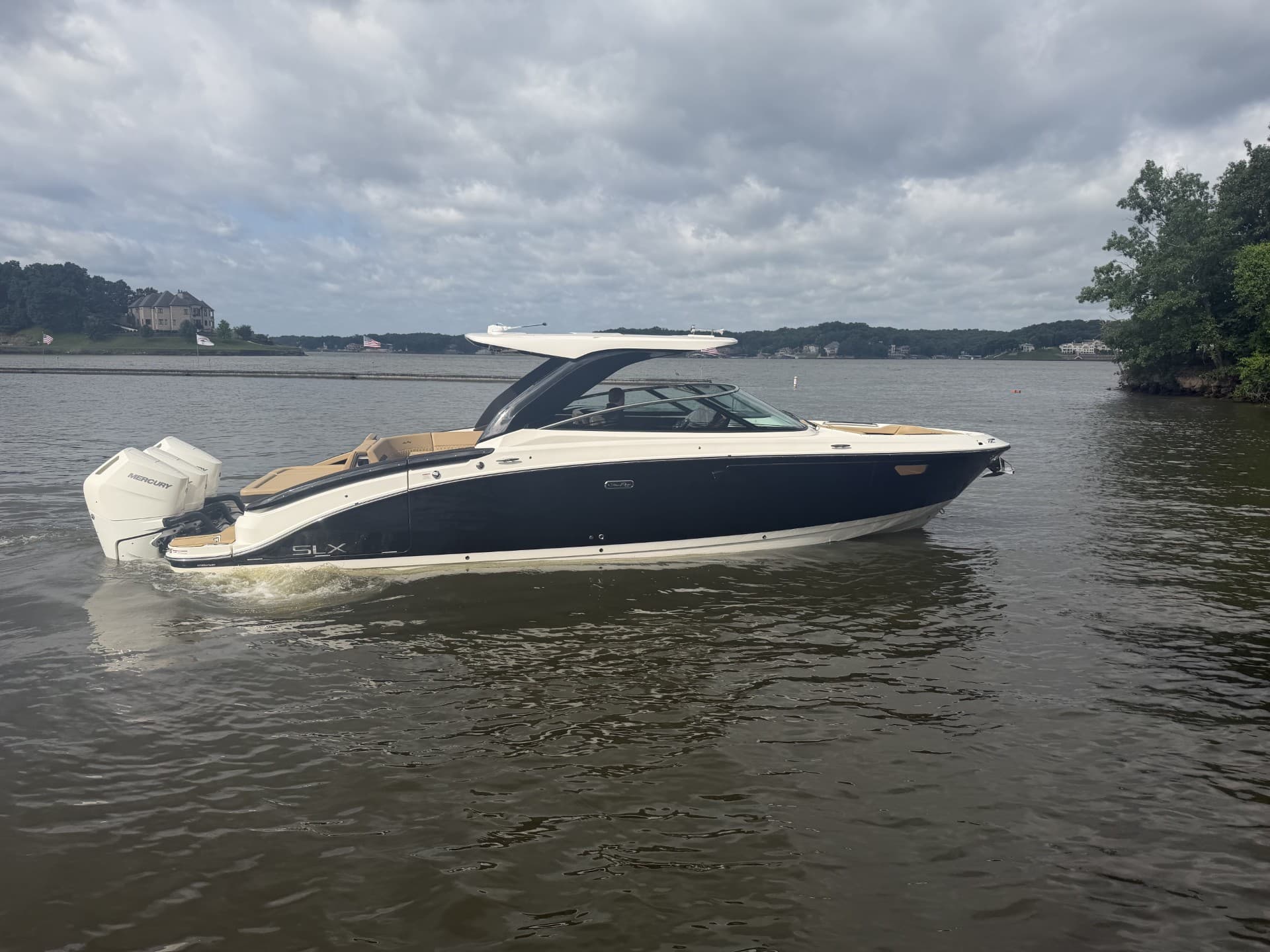 2026 Sea Ray SLX 360 Outboard zum Verkauf in Lake Ozark, MO Bowrider 2
