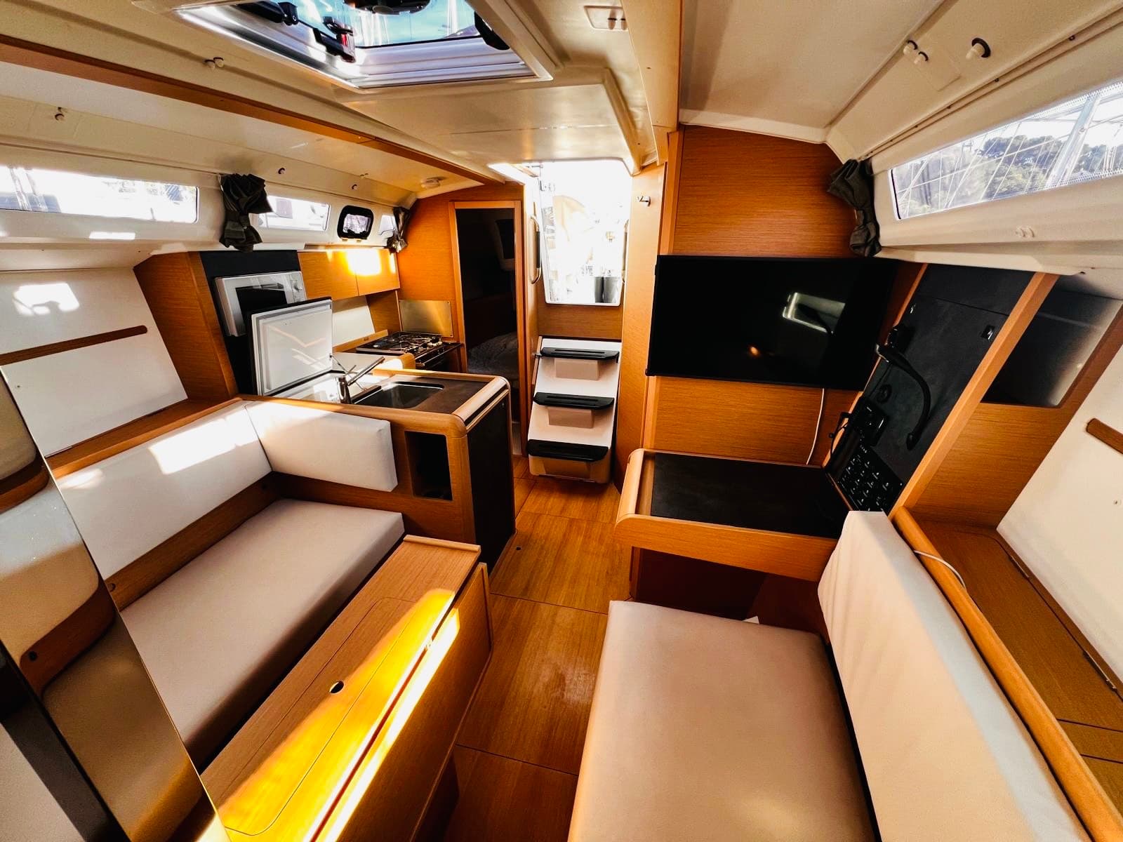 2021 Jeanneau Sun Odyssey 349 for Sale in Saint-Mandrier-sur-Mer, FR Racer/Performance 3