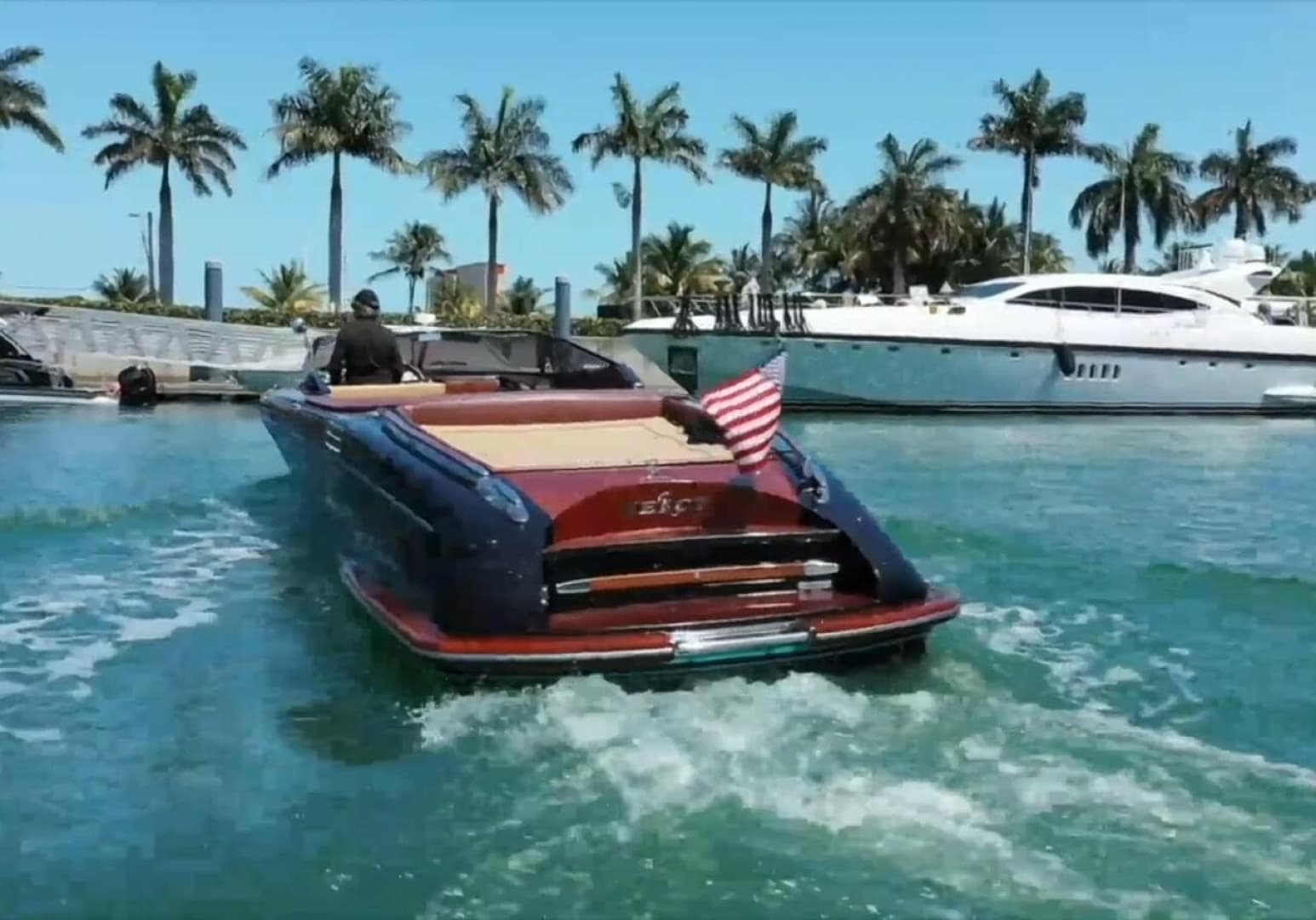 2009 Riva Aquariva 33 Sold in Miami Beach, Florida Runabout 4