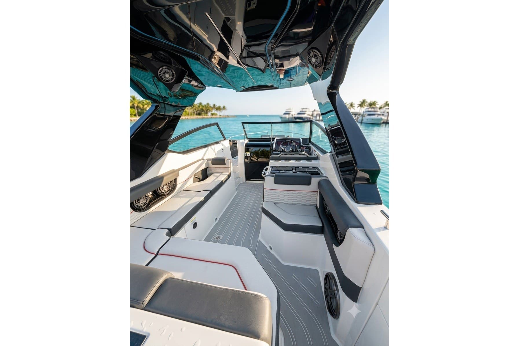 2026 Granfort Boats USA 300 GTX zum Verkauf in Miami, FL Express Cruiser 3