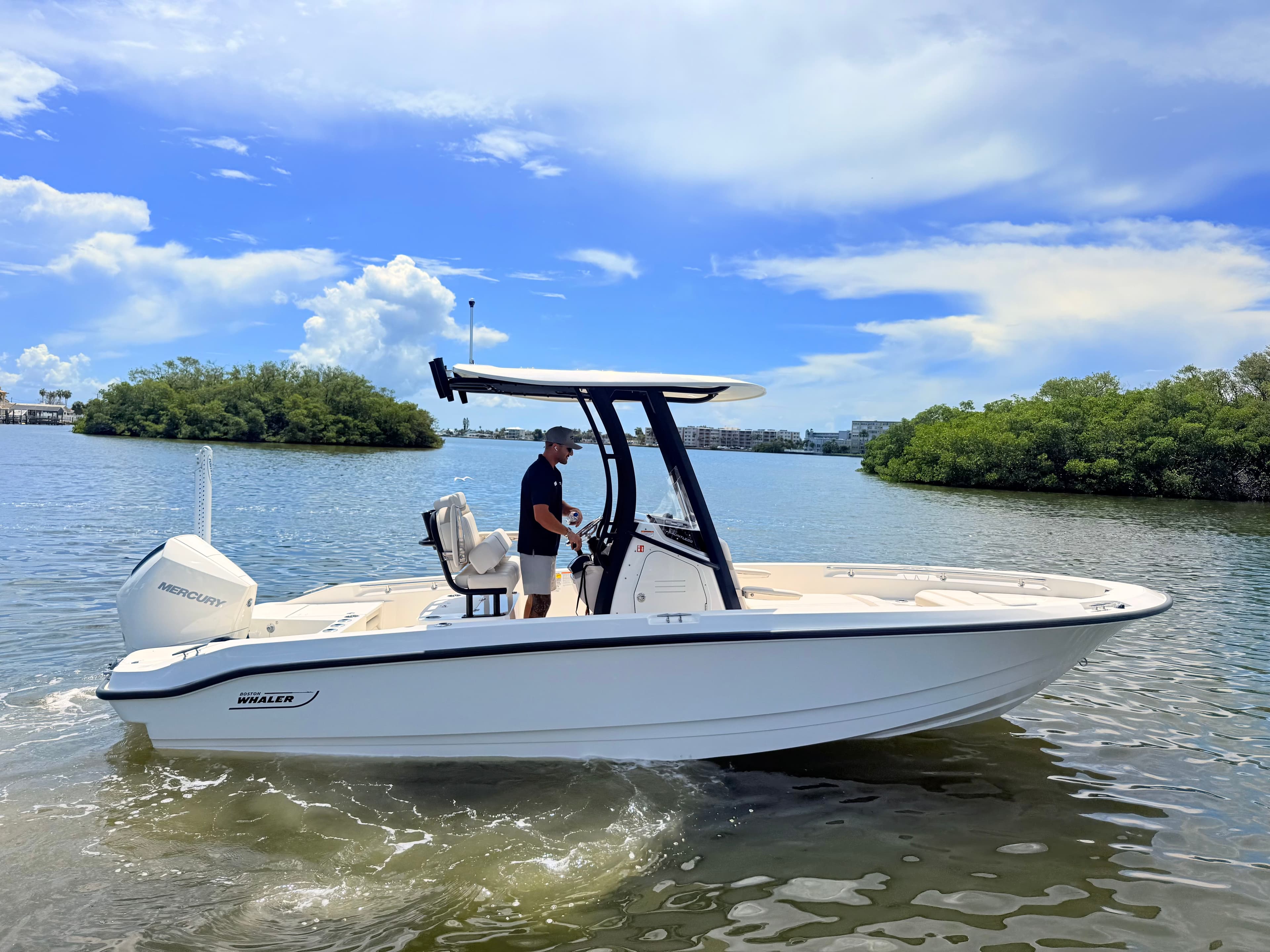 2027 Boston Whaler 220 Dauntless in vendita a St Petersburg, FL Center Console