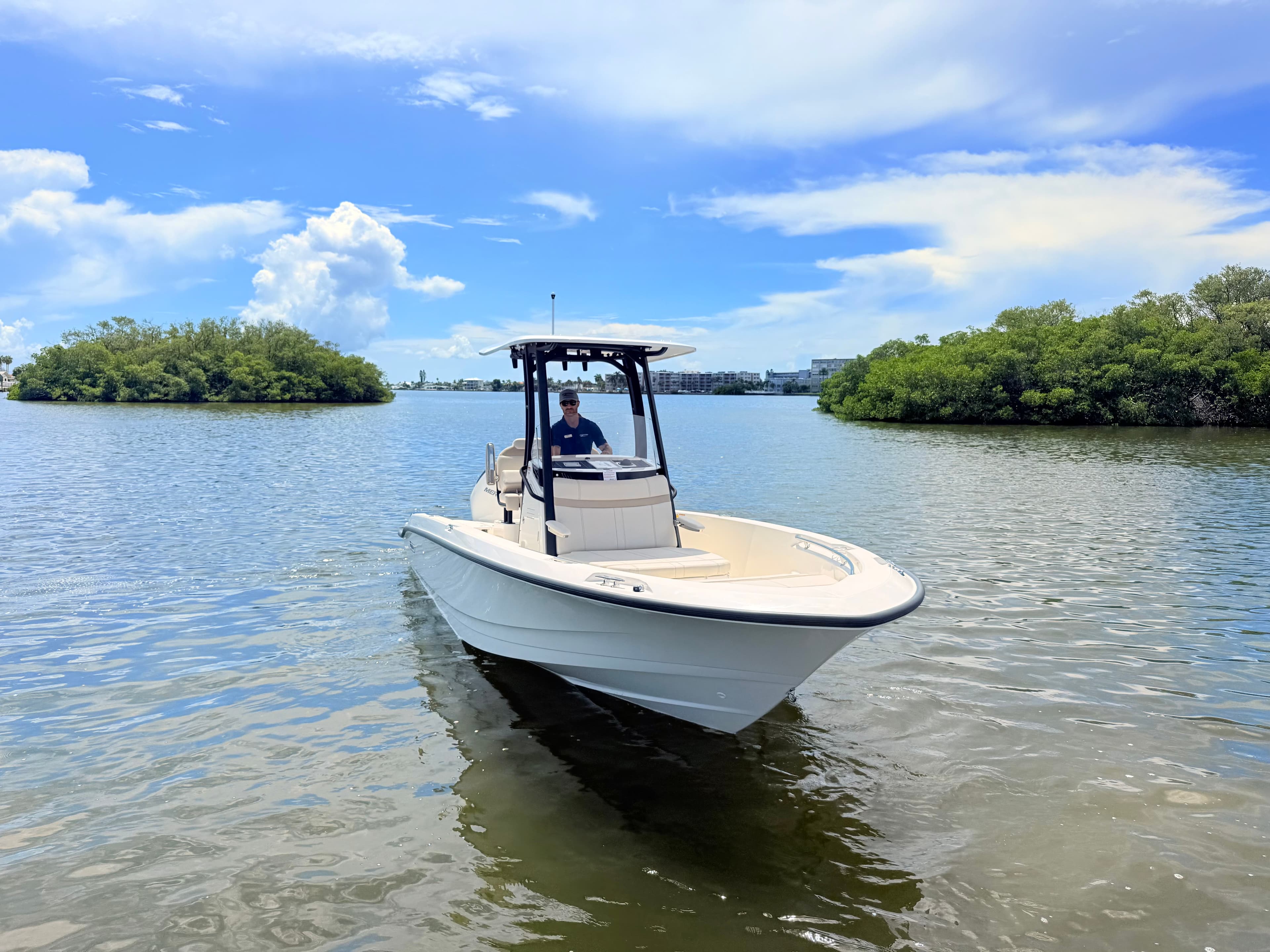 2027 Boston Whaler 220 Dauntless in vendita a St Petersburg, FL Center Console 4
