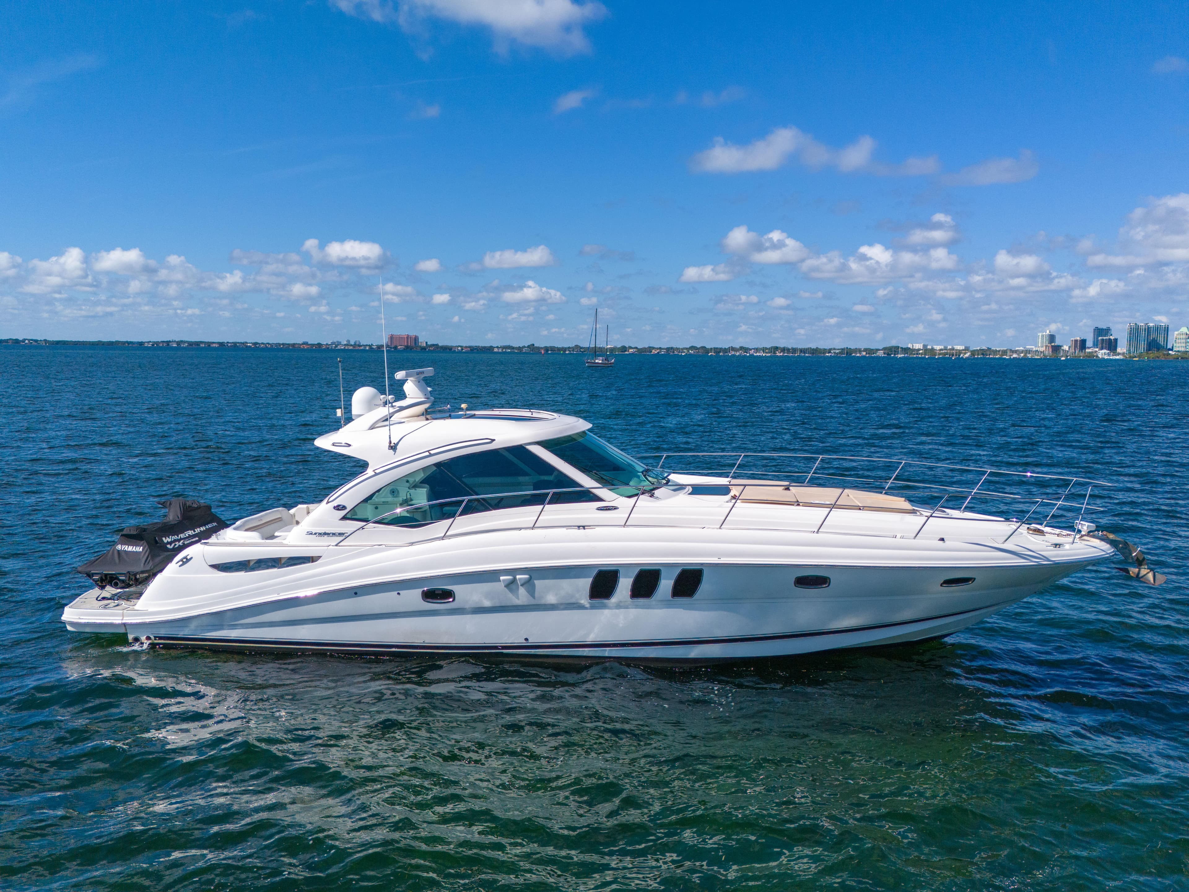 2010 Sea Ray 500 Sundancer zum Verkauf in Miami, Florida Express Cruiser
