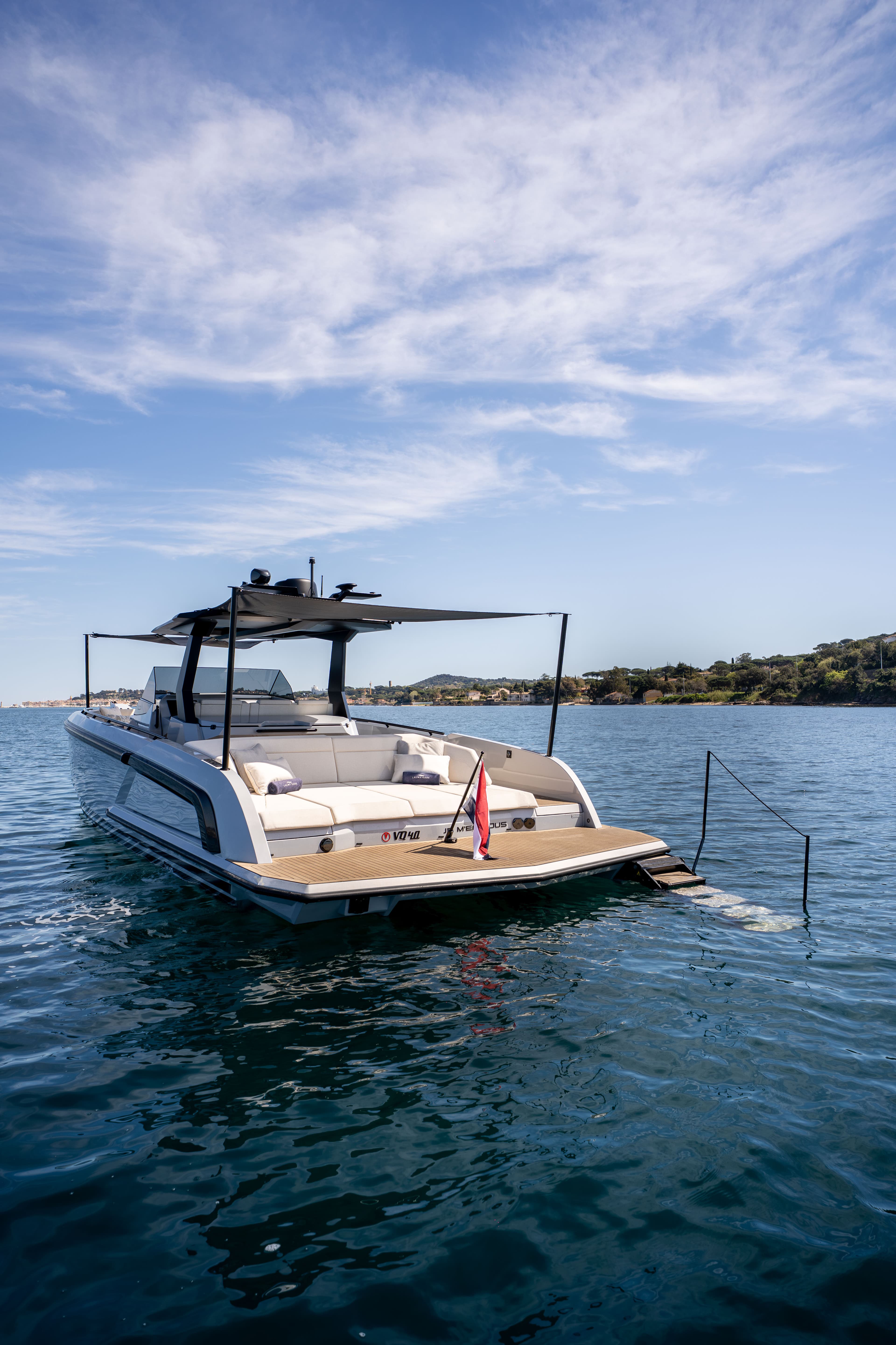 2024 Vanquish Yachts VQ40 Sports Line for Sale in Loosdrecht, NL Walk-around Boats 3