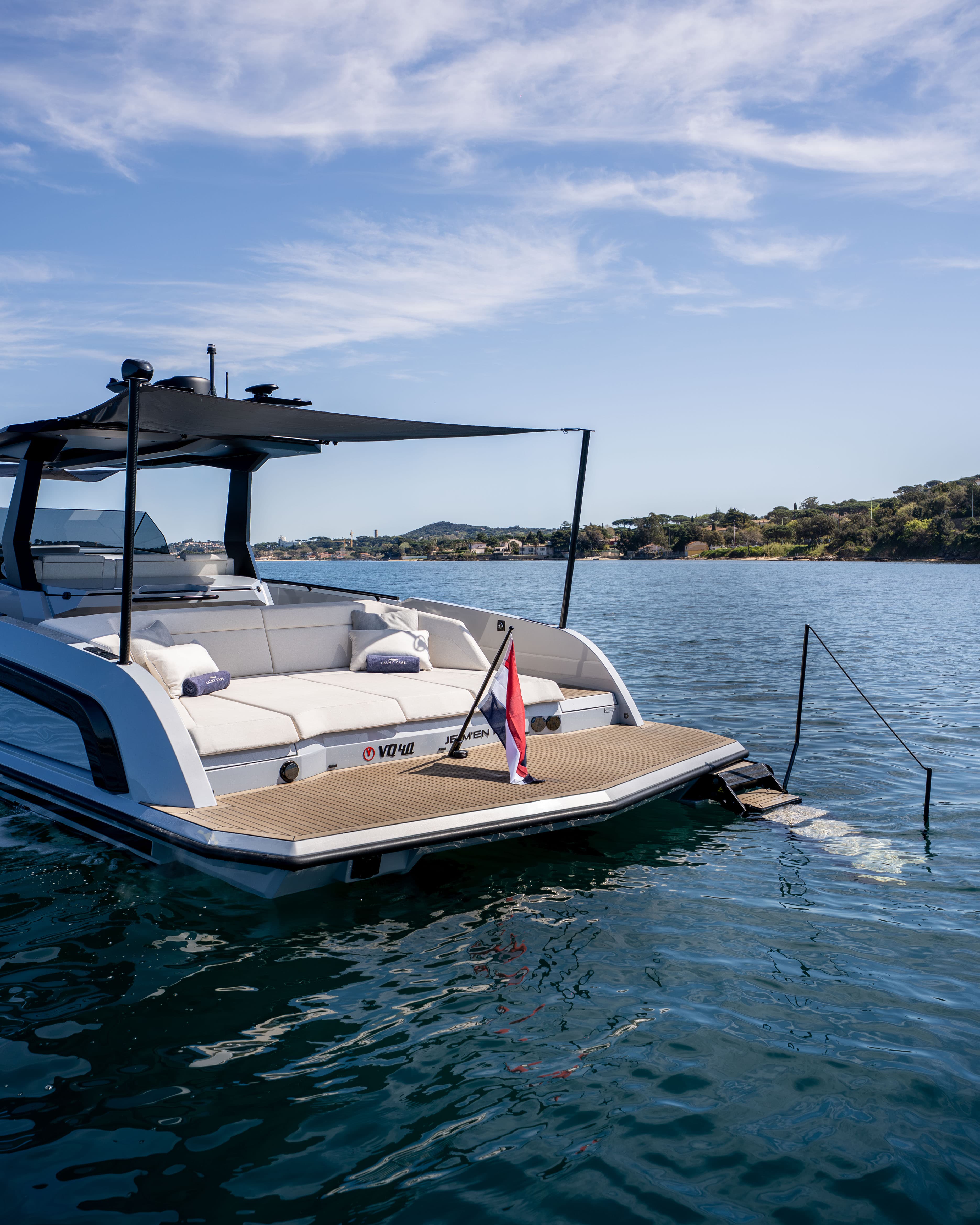 2024 Vanquish Yachts VQ40 Sports Line for Sale in Loosdrecht, NL Walk-around Boats 4