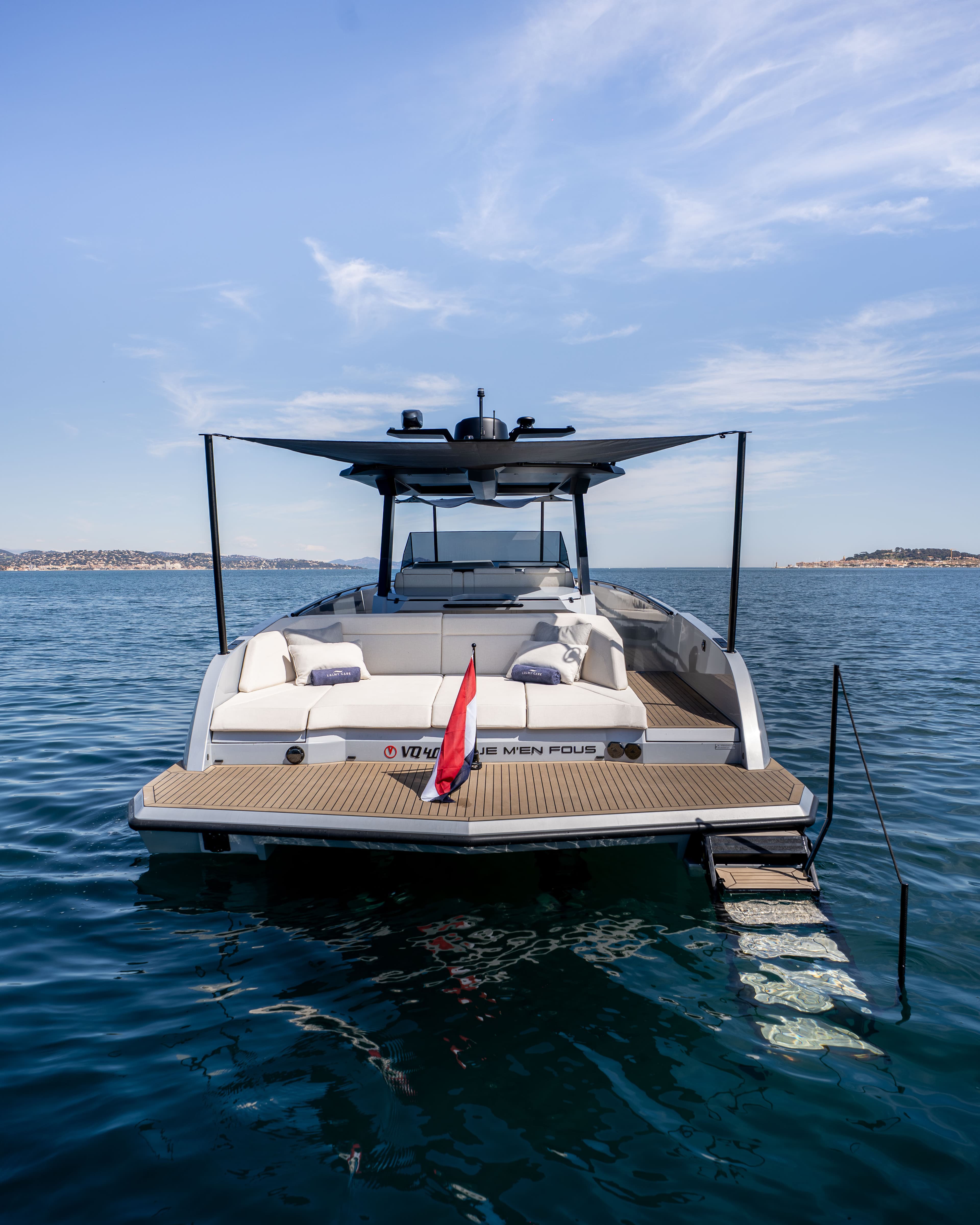 2024 Vanquish Yachts VQ40 Sports Line for Sale in Loosdrecht, NL Walk-around Boats 5