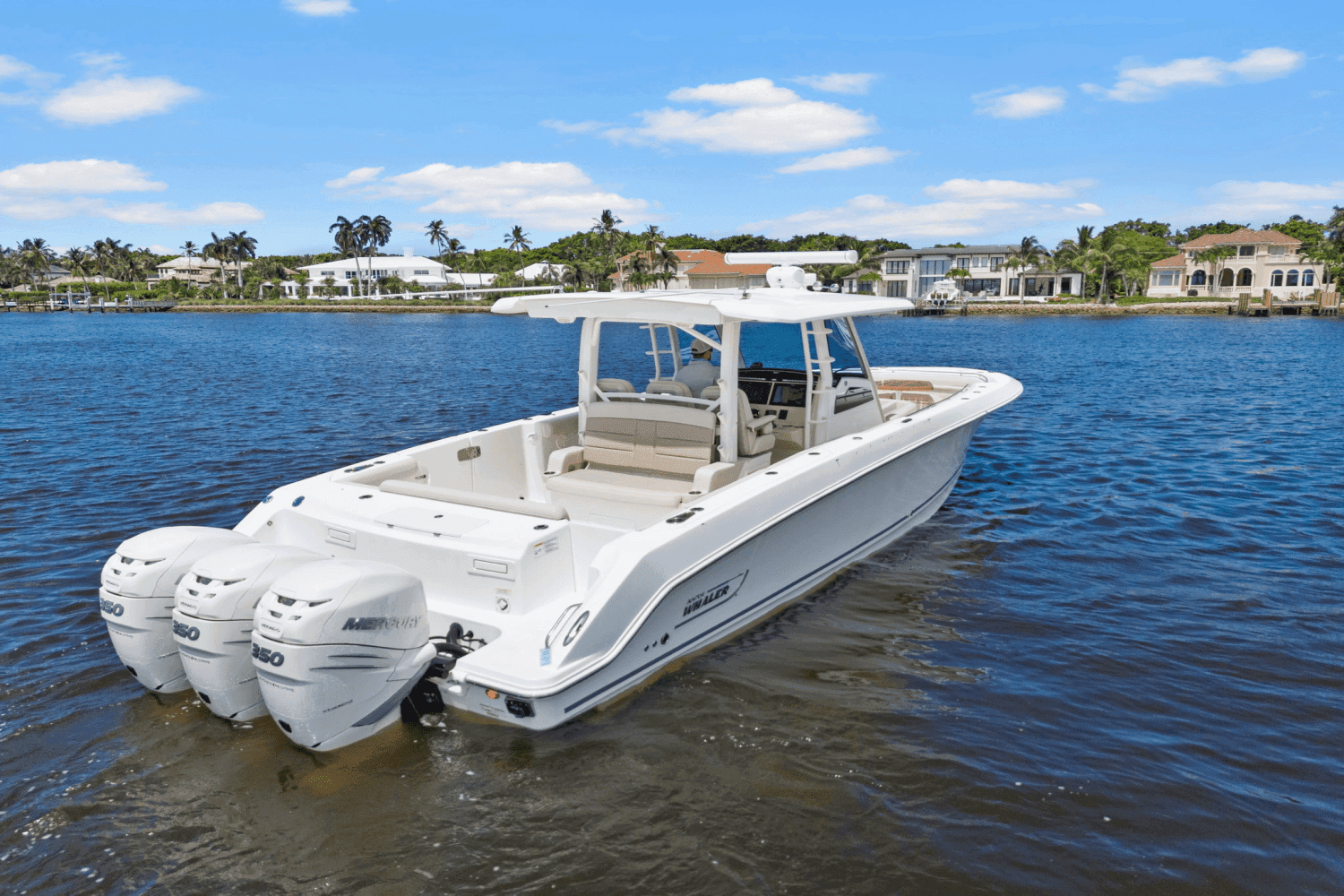 2018 Boston Whaler 380 Outrage zum Verkauf in Naples, Florida Center Console 5