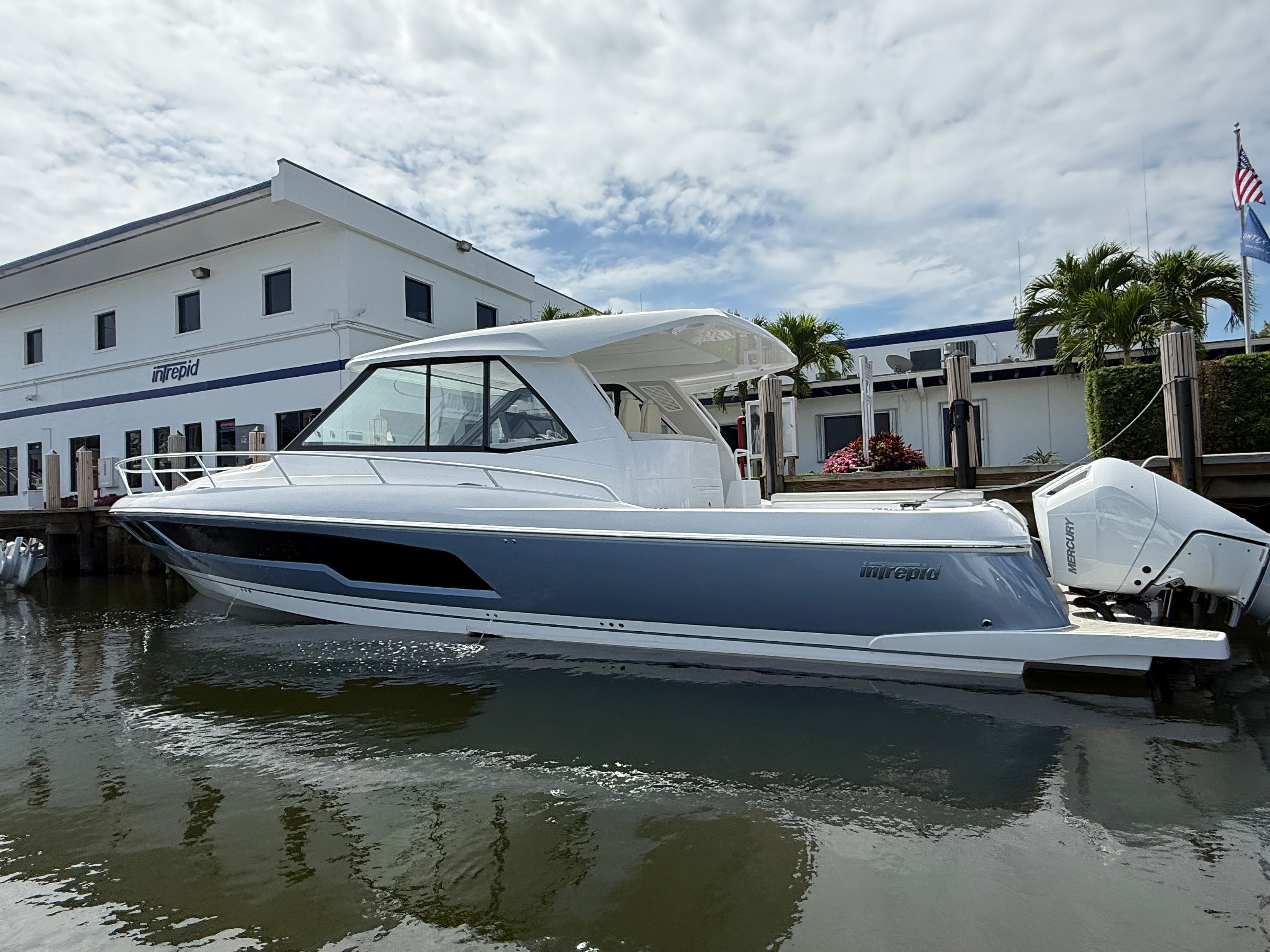 2026 Intrepid Powerboats 50 Evolution zum Verkauf in Dania, FL Express Cruiser 2