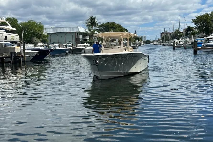 2014 Grady-White Boats Canyon 336 zum Verkauf in Pompano Beach, Florida Center Console 3