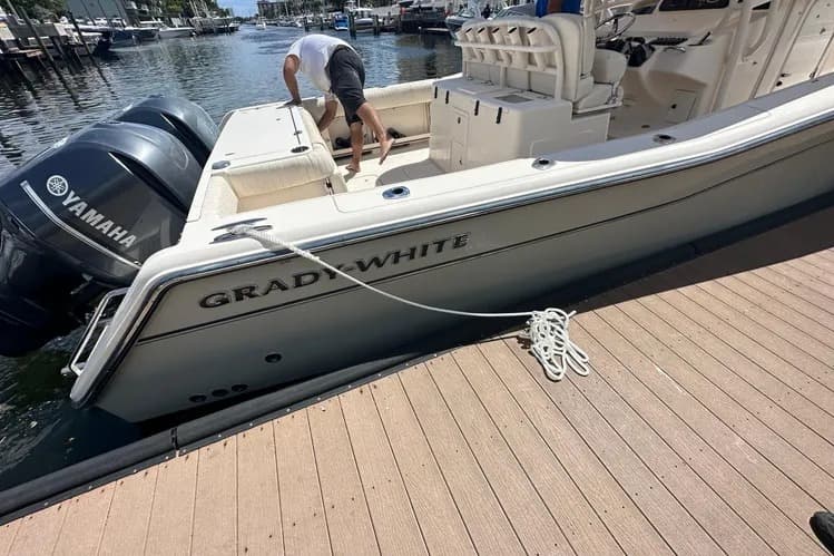 2014 Grady-White Boats Canyon 336 zum Verkauf in Pompano Beach, Florida Center Console 5