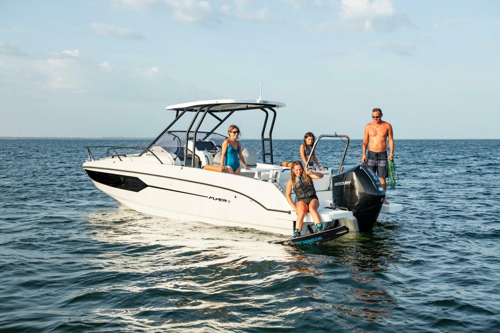 2027 Beneteau Flyer 8 SUNdeck for Sale in South Dartmouth, Massachusetts Center Console 4