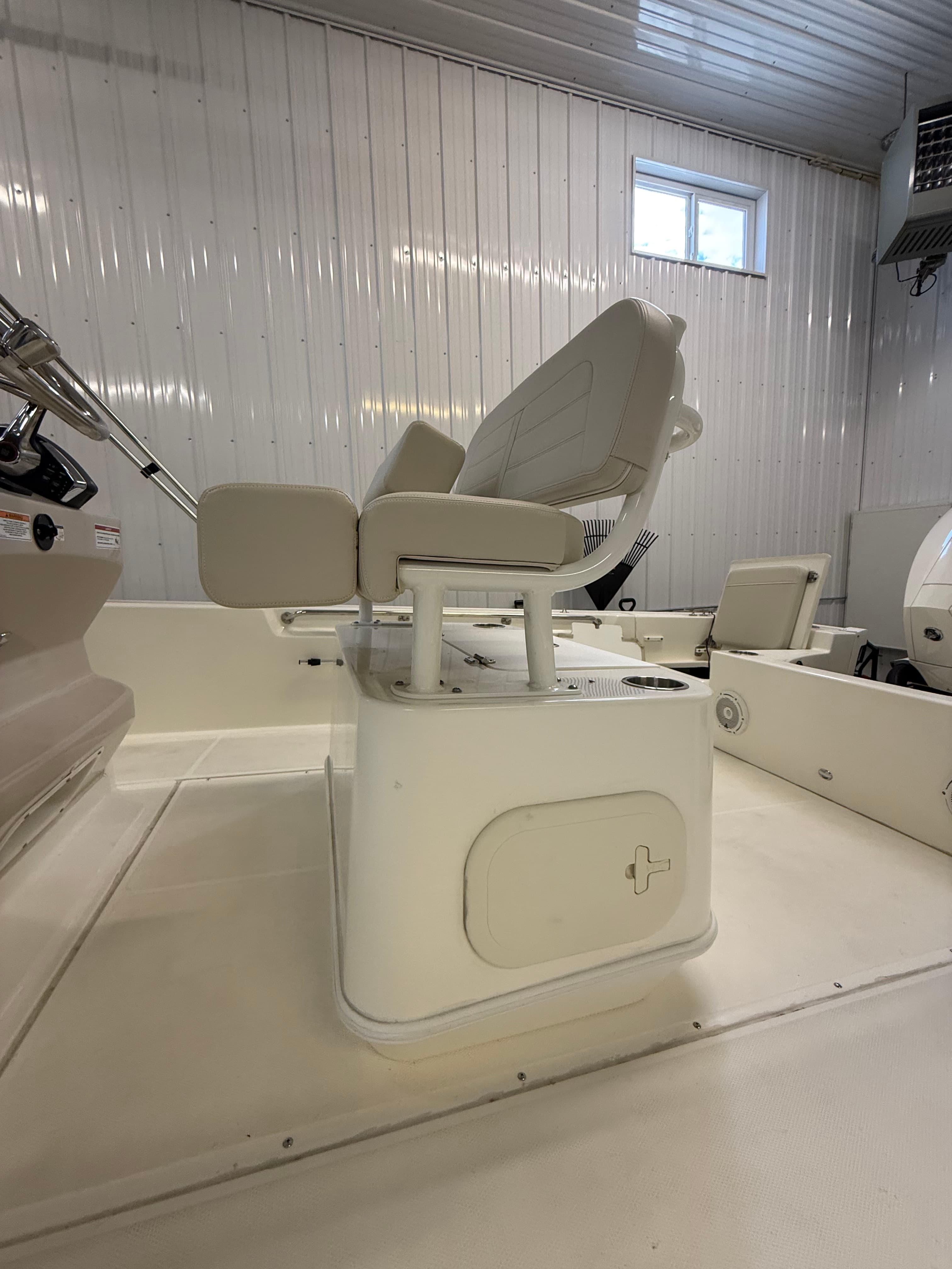 2025 Boston Whaler 210 Montauk zum Verkauf in Excelsior, Minnesota Center Console 5