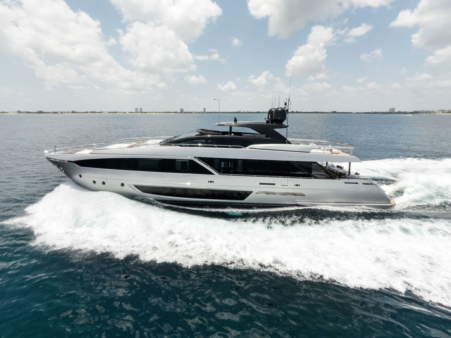 2023 Riva 110' Dolcevita zum Verkauf in Fort Lauderdale, Florida Flybridge