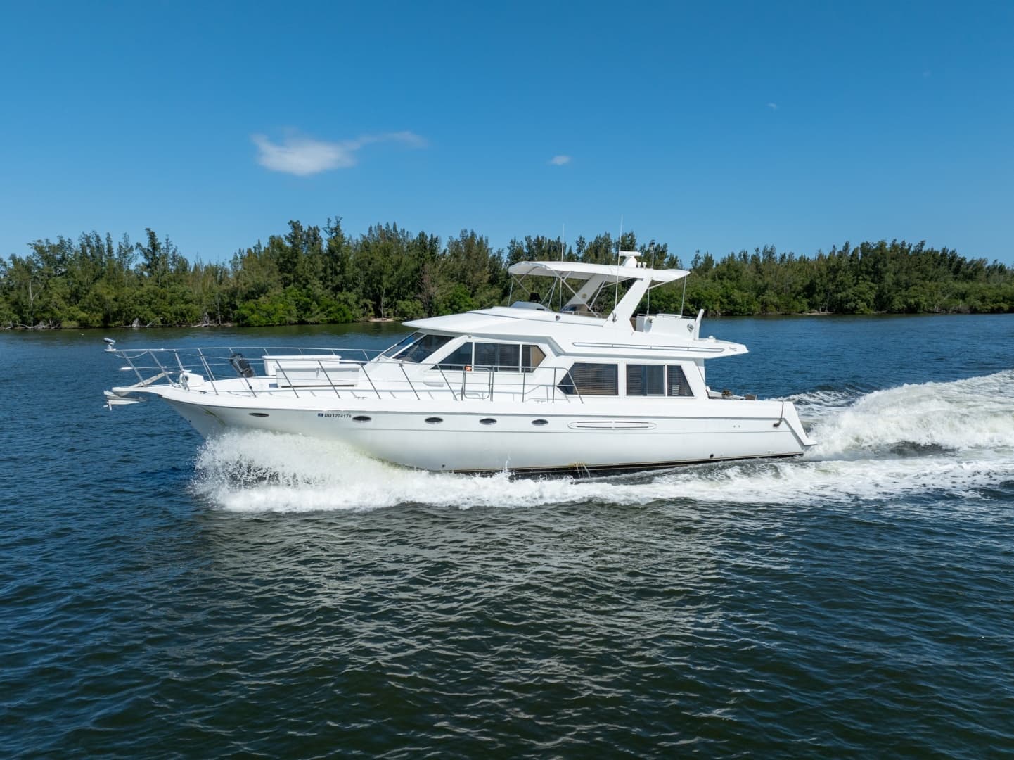 2003 Navigator 5700 for Sale in Vero Beach, Florida Motor Yacht