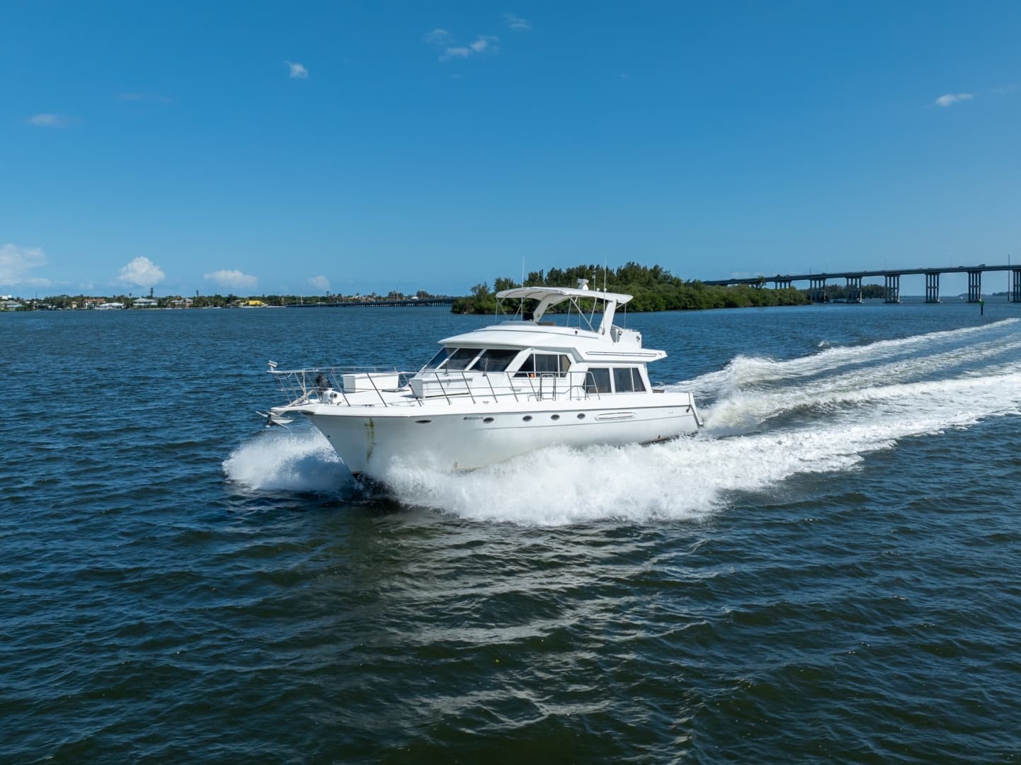 2003 Navigator 5700 for Sale in Vero Beach, Florida Motor Yacht 3