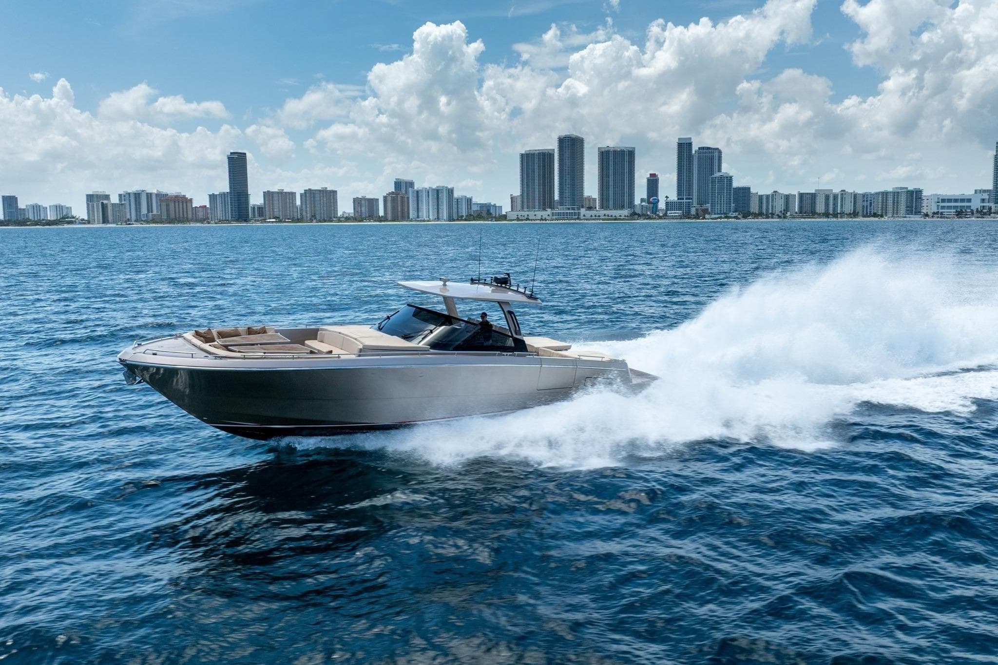 2019 CNM Continental 54 a la venta en Miami Beach, FL Motor Yacht