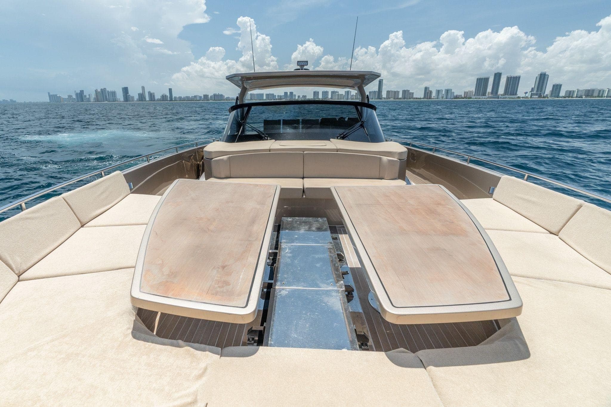 2019 CNM Continental 54 a la venta en Miami Beach, FL Motor Yacht 5