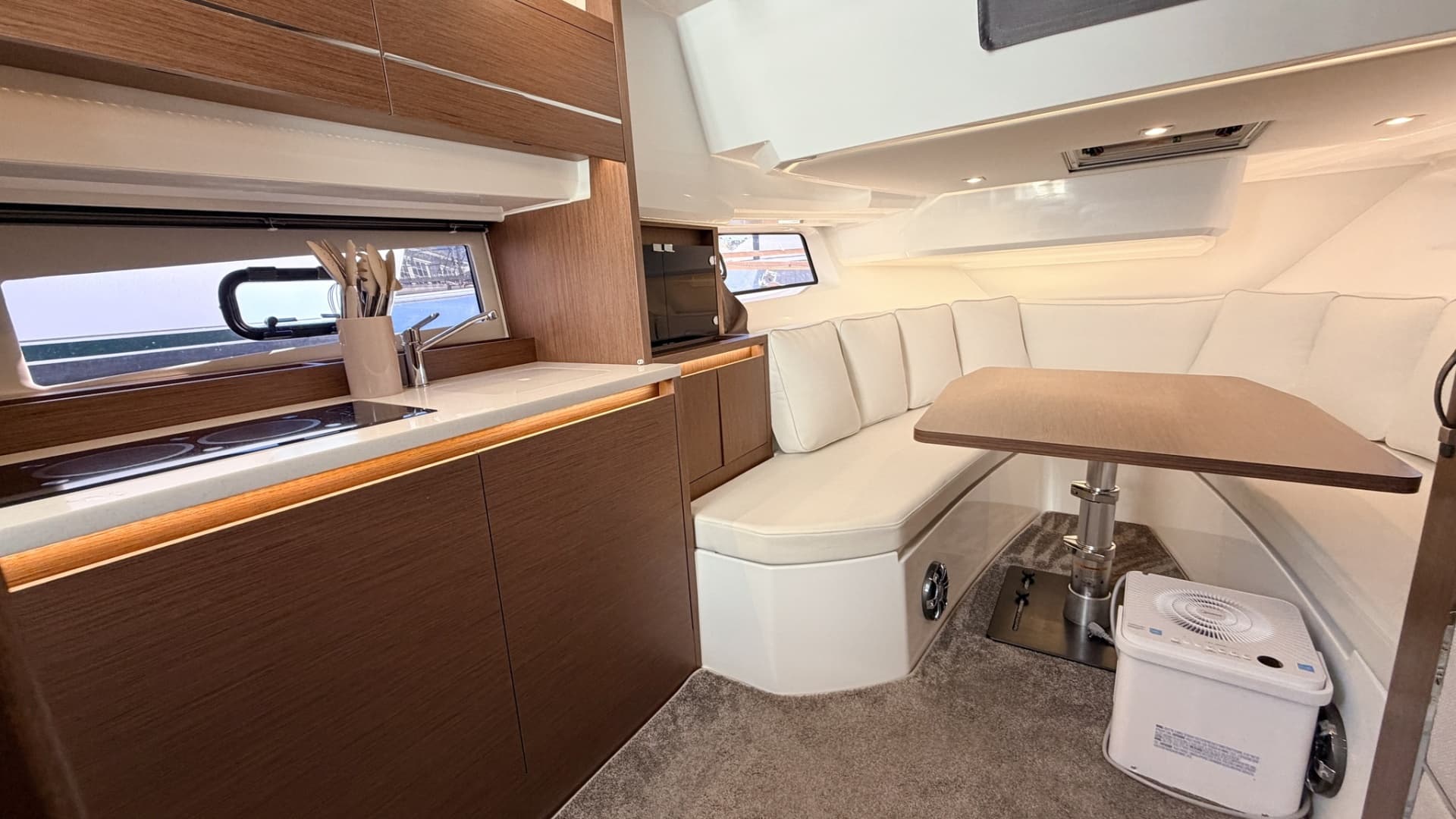 2021 Jeanneau Leader 12.5 WA a la venta en New Bedford, Massachusetts Express Cruiser 5