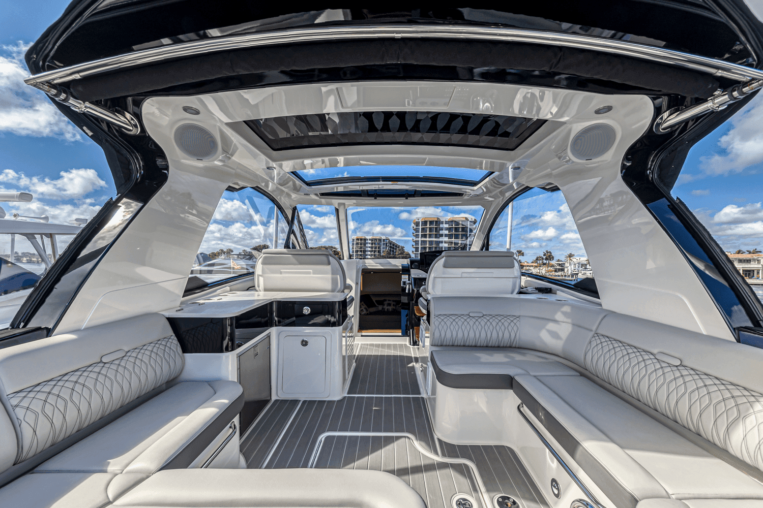2022 Sea Ray Sundancer 370 Outboard zum Verkauf in Highland Beach, Florida Bowrider 5