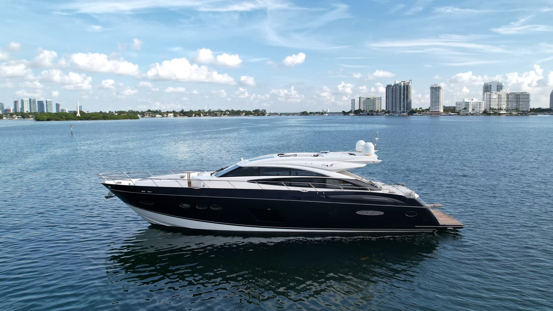 2013 Princess Yachts V72 for Sale in Miami, Florida Motor Yacht 4