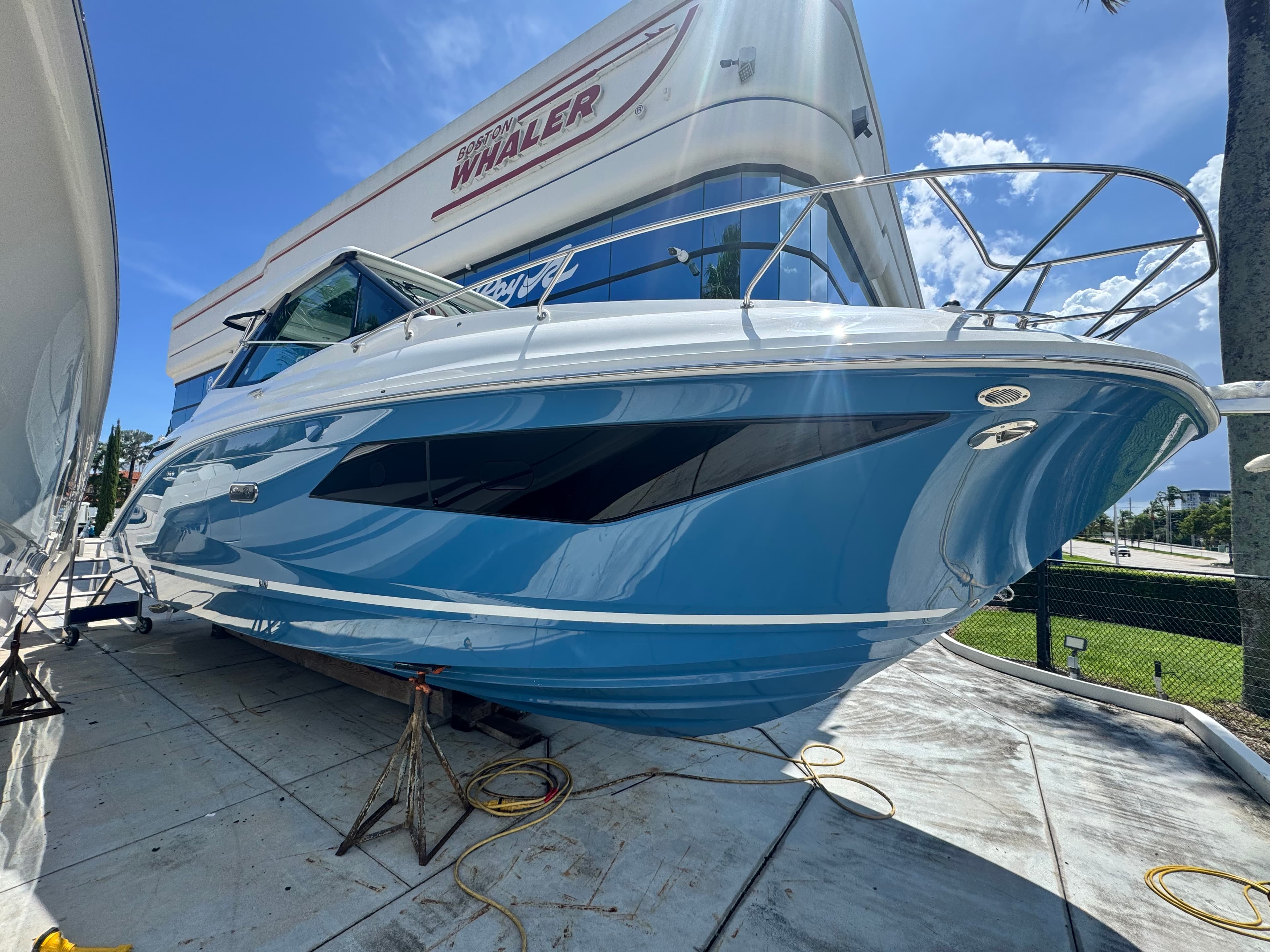 2027 Sea Ray Sundancer 320 Outboard zum Verkauf in Pompano Beach, Florida Express Cruiser 2